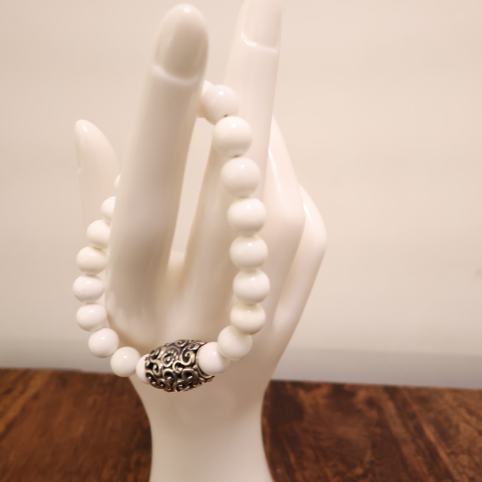 Carolyn Pollack bracelet Relios white agate beads silver magnetic clasp 6.75in