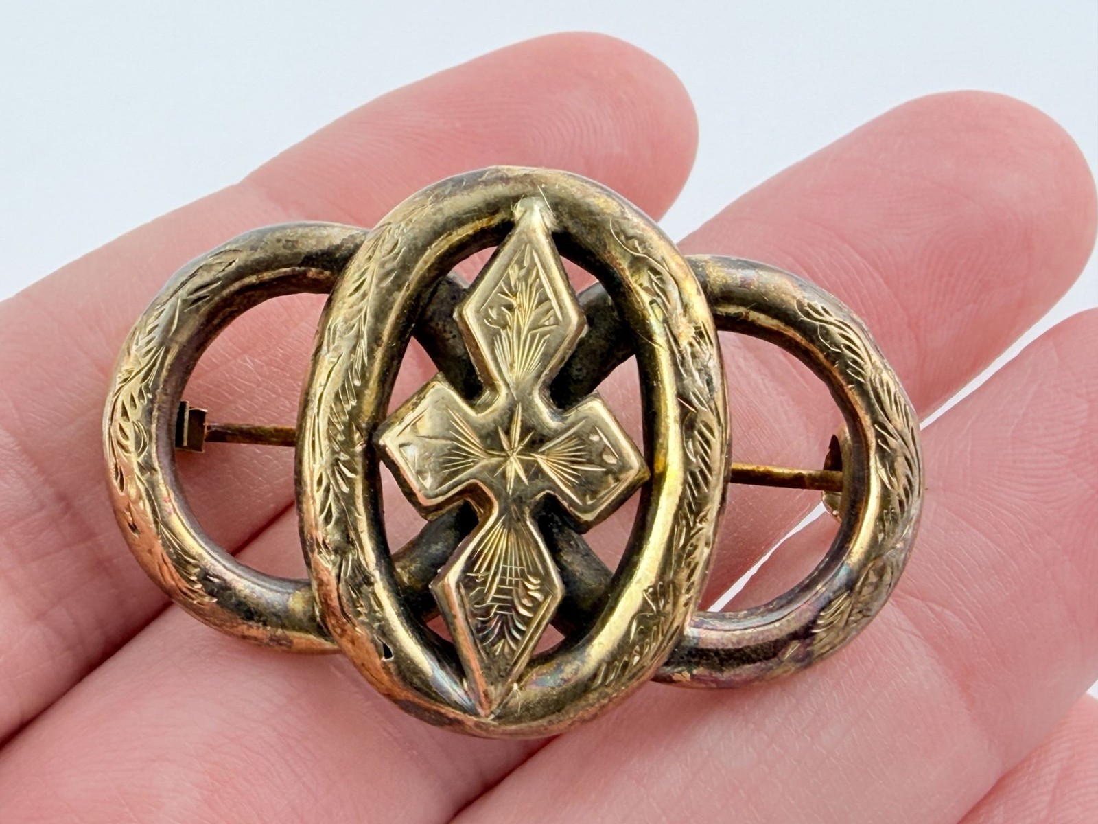 Antique Victorian Era Unmarked Gold Fill Pin Brooch 4.5g 1.5 Inch Width AS IS