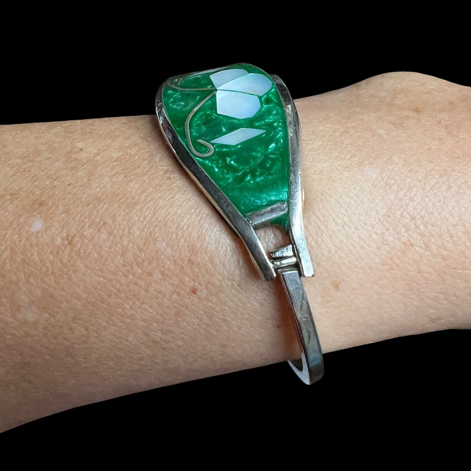 Vintage Alpaca Mexico Abalone Bangle Bracelet Silver Tone 7.5″ Green Enamel