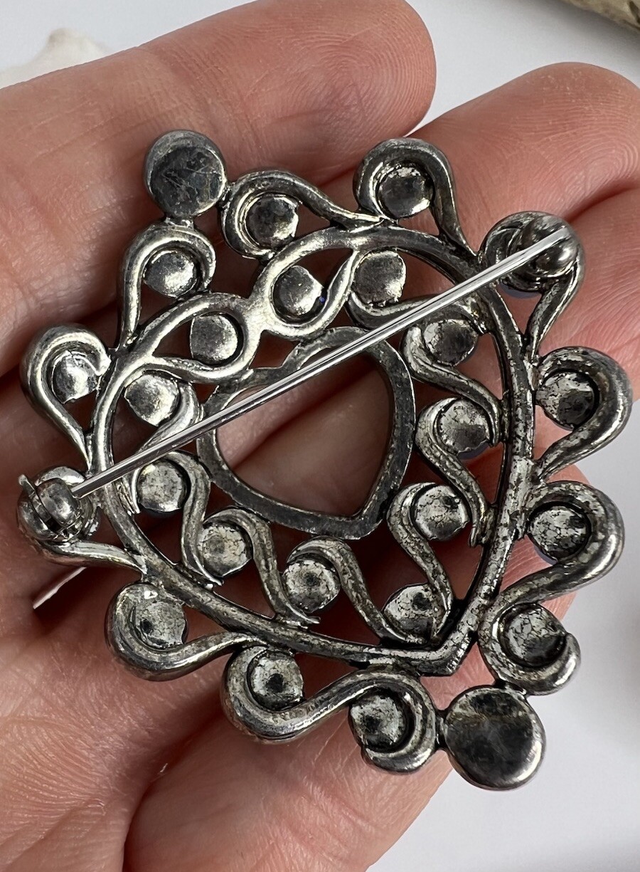 Retro Brooch Pin Heart Shaped Blue Bead Silver Tone Costume Jewelry 🩵