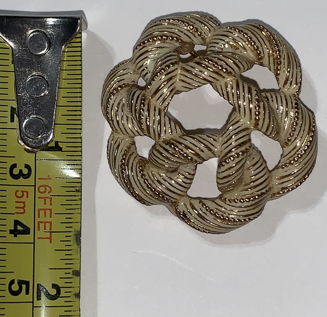 Vintage Gold Tone Love Knot Braided Brooch Pin Textured Interlocking Loops