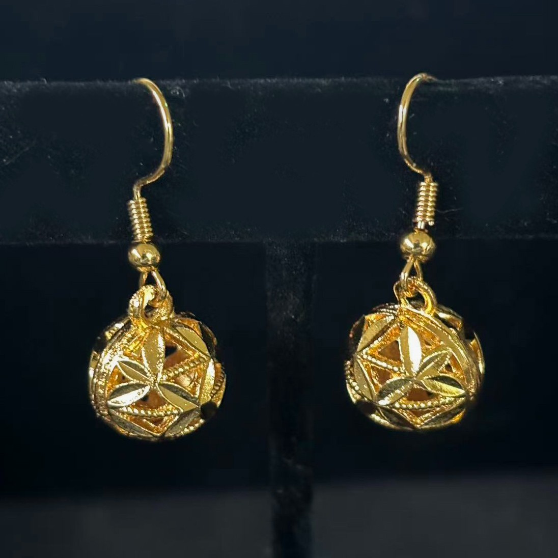 Vintage Gold-plated? (NOT SURE) Gold-ton Earrings Drop Dangle Balls No Mark