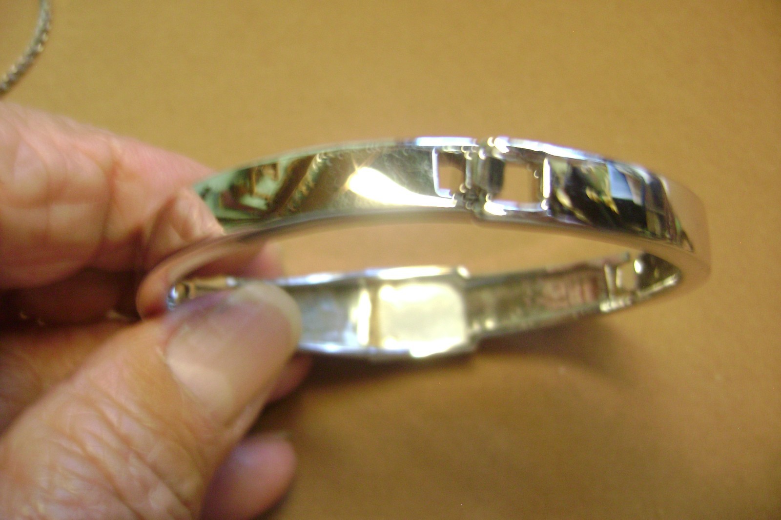 VINTAGE MOTHER OF PEARL INITIAL “H” SILVER TONE 7″ LENTH BRACELET