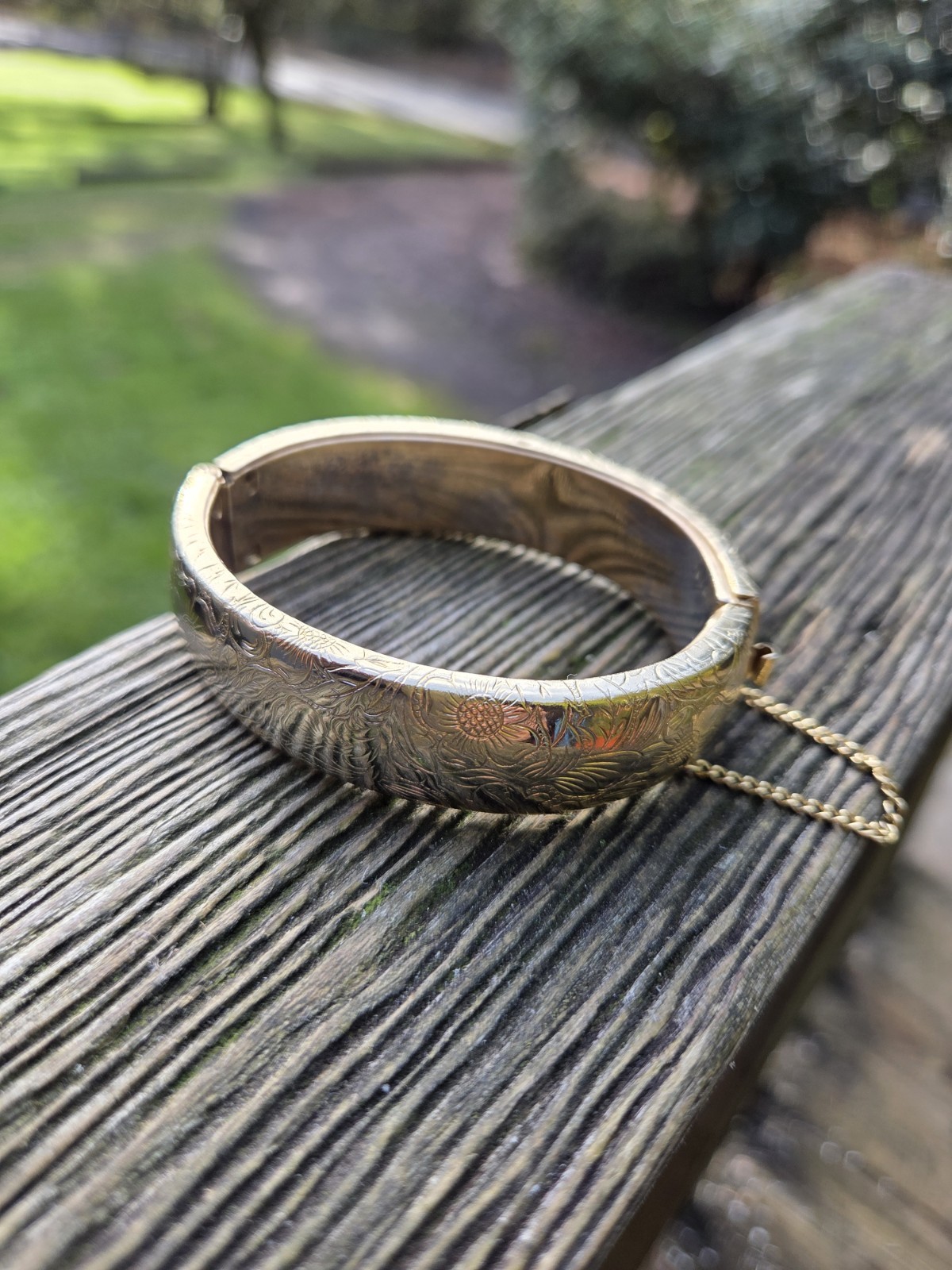 Vintage Floral Hinged Bangle Bracelet Gold Tone Flowers Victorian Style