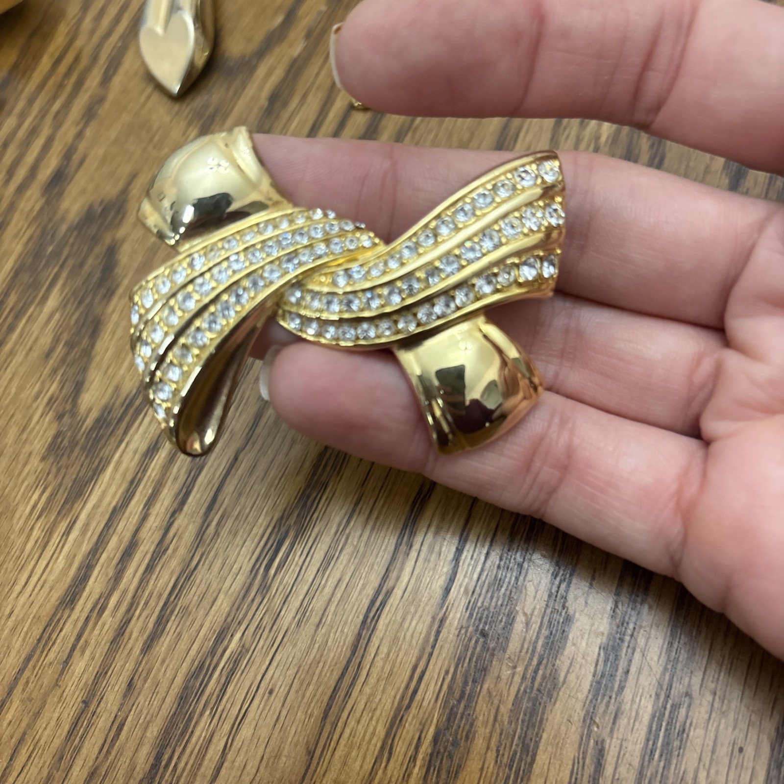 Set Of 4 Vintage Brooches Golden Tone Different Shapes