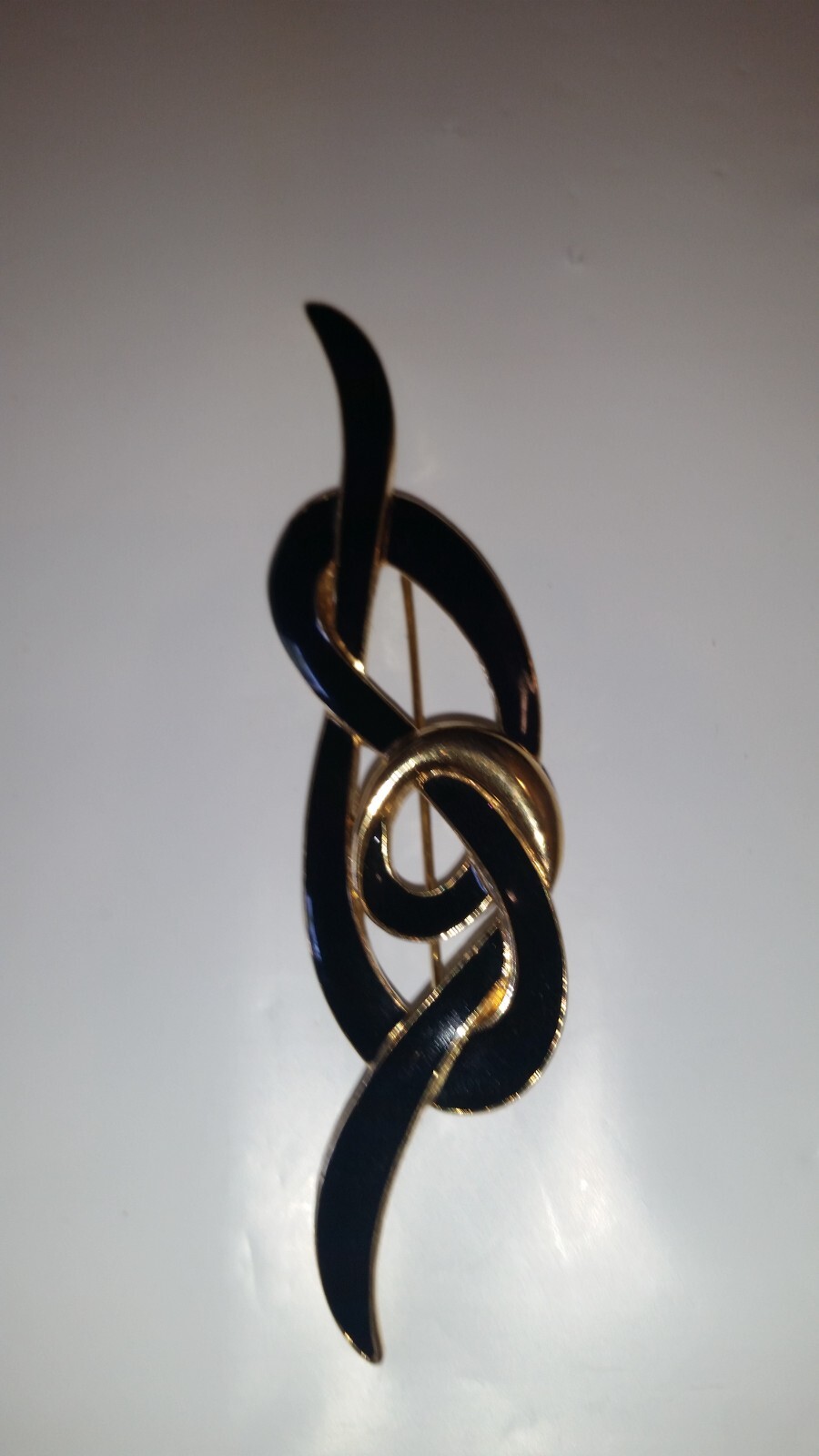 Vintage TRIFARI Brooche Pin Swirl Ribbon costume jewelry