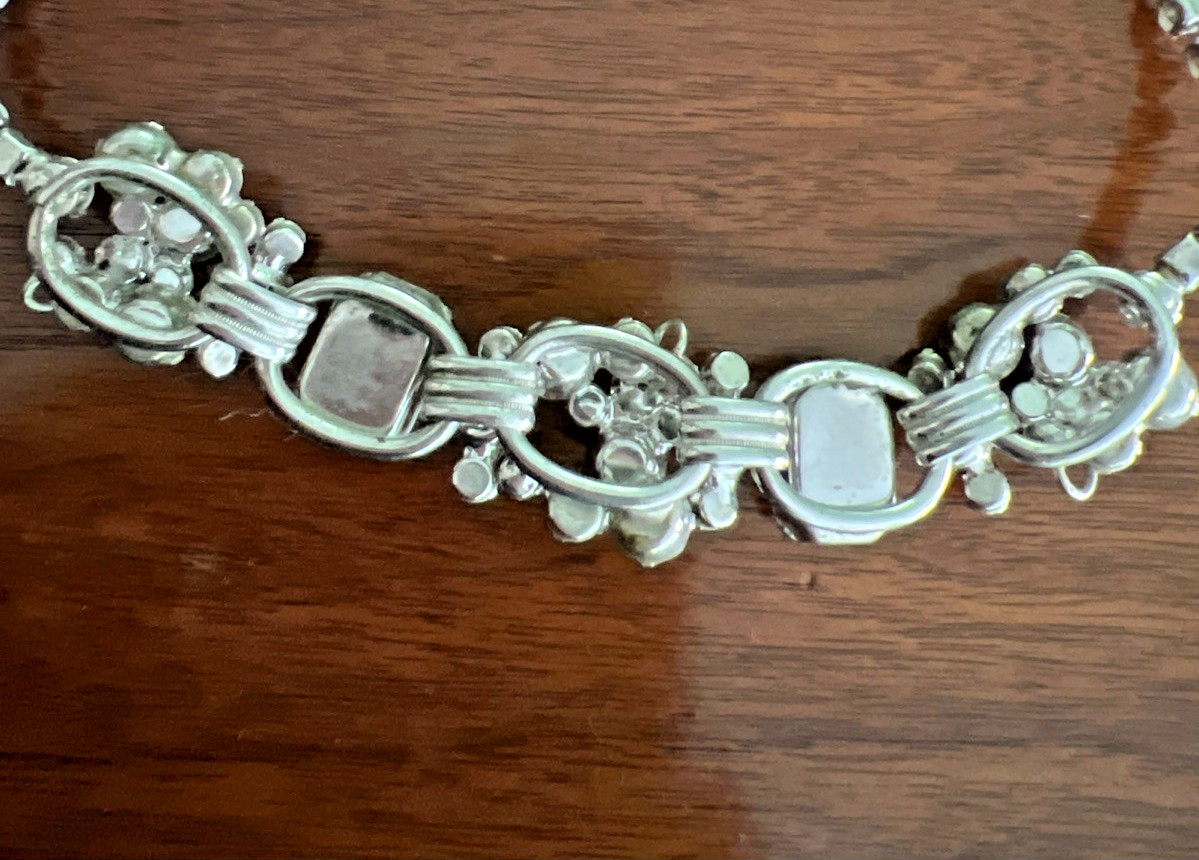 VTG. JULIANA DELIZZA & ELSTER MILK GLASS and GRAY RHINESTONE CHOKER NECKLACE 16″