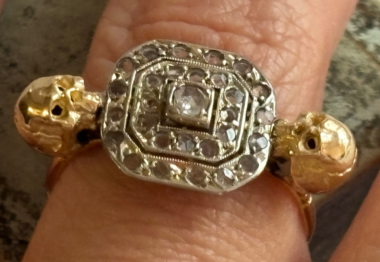 Ant. Victorian Memento Mori Skulls Solid Gold 18k Rose cut Diamonds Ring