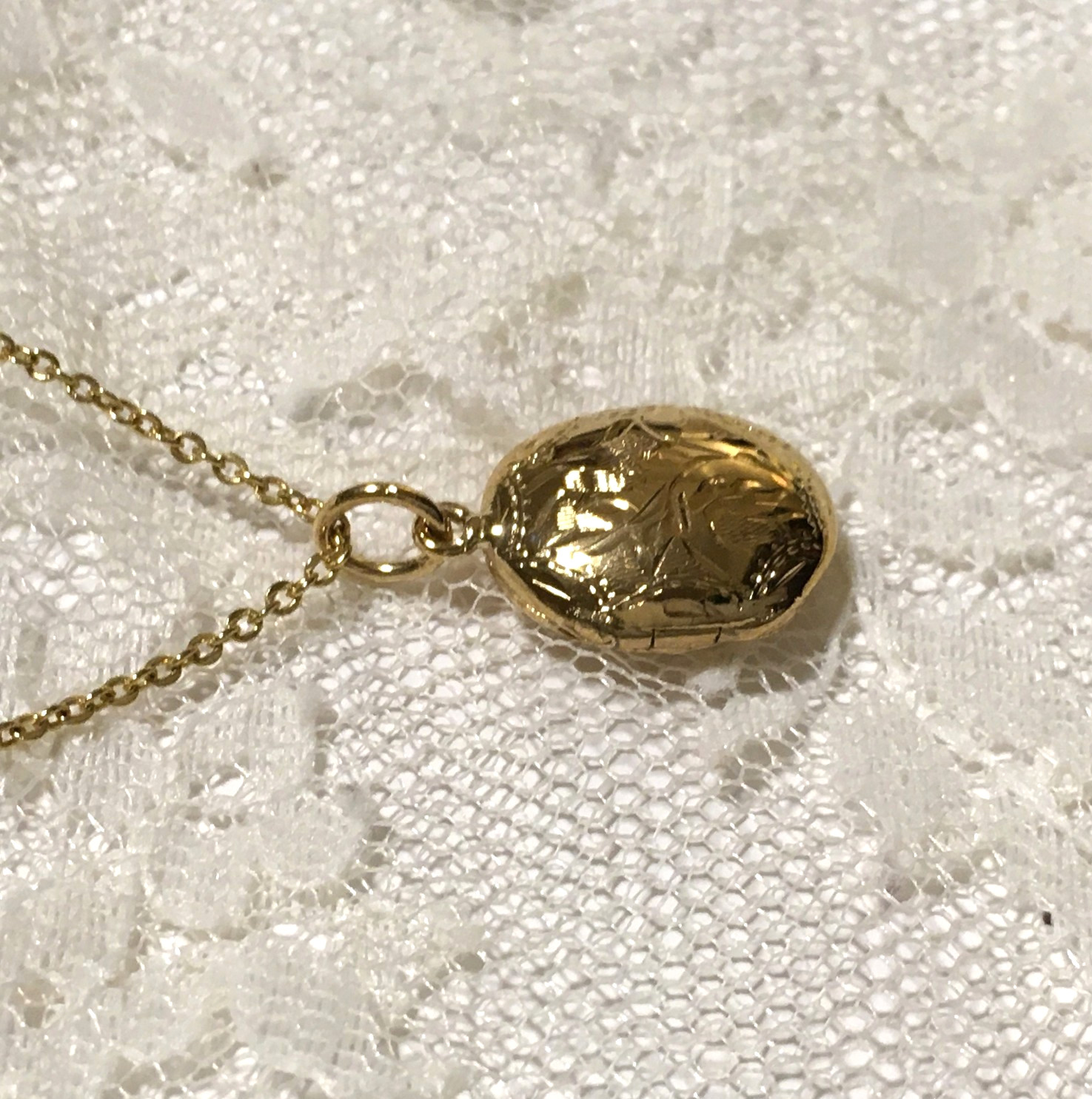 Vintage Locket Pendant Neckla Engraved Flower Oval Gold Tone Sterling Silver 925