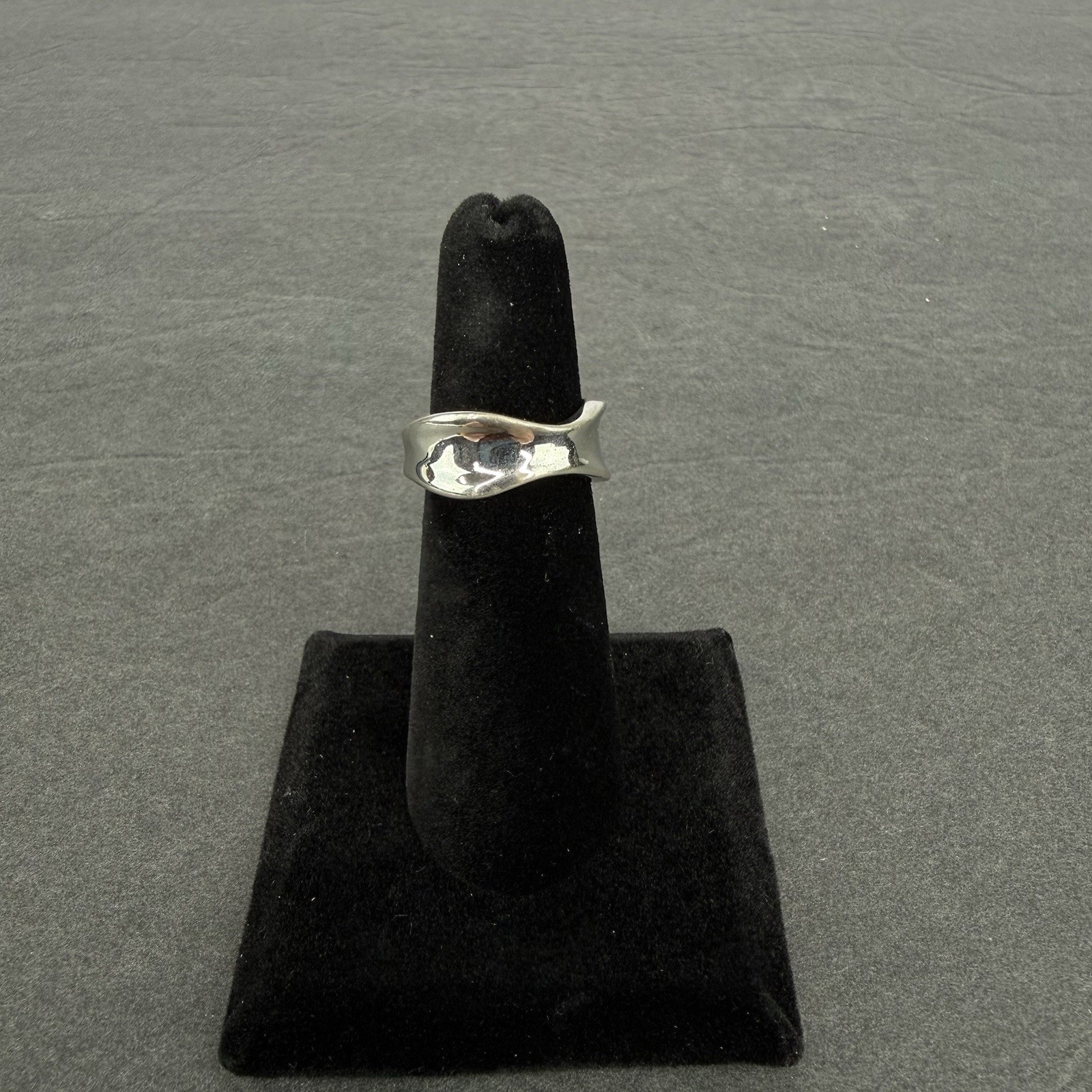 Lia Sophia “Capricious” Silver Tone Shiny Wavy Style Band Ring Size 6