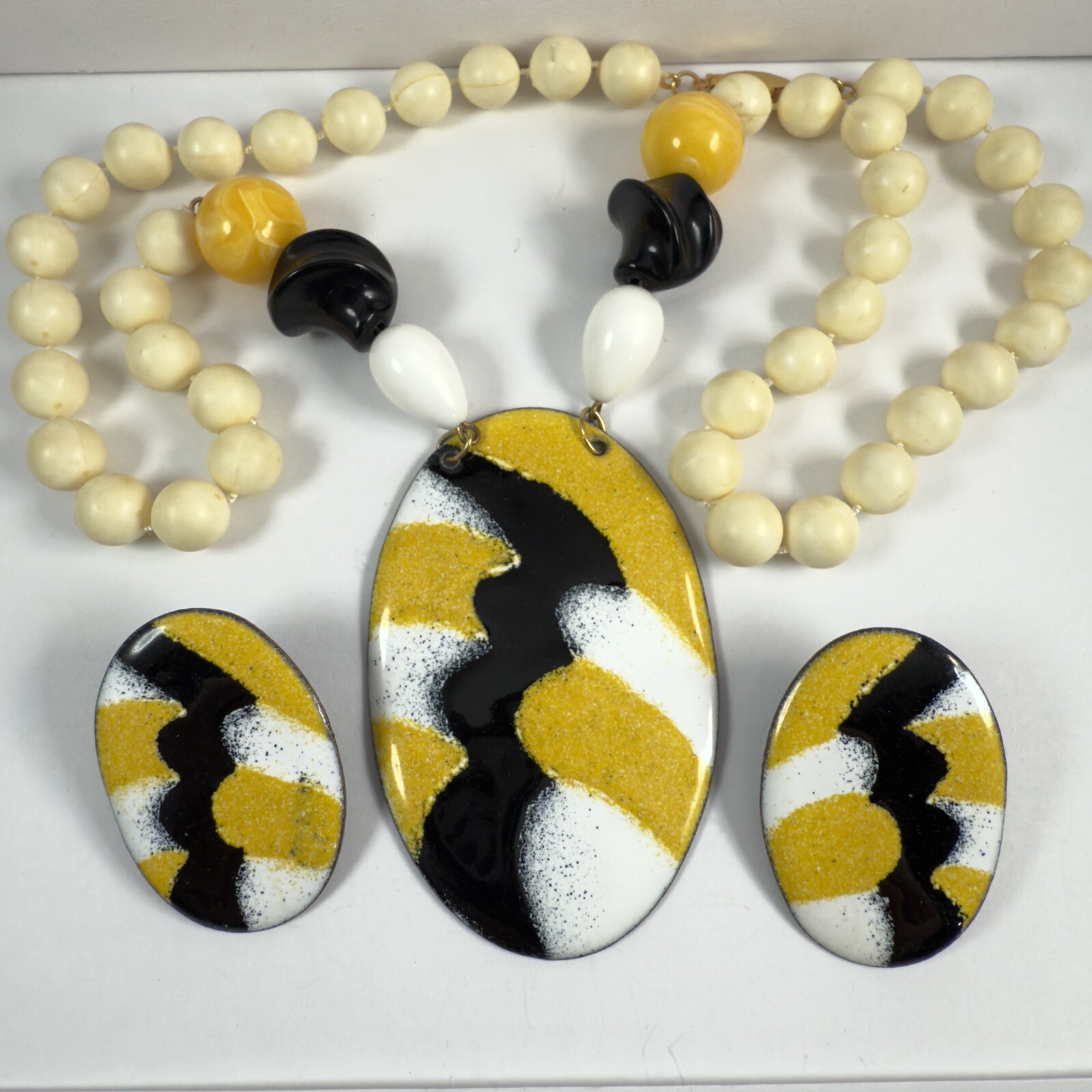 VTG Yellow White Black Enameled Metal Plastic Beaded Necklace & Pierced Earrings