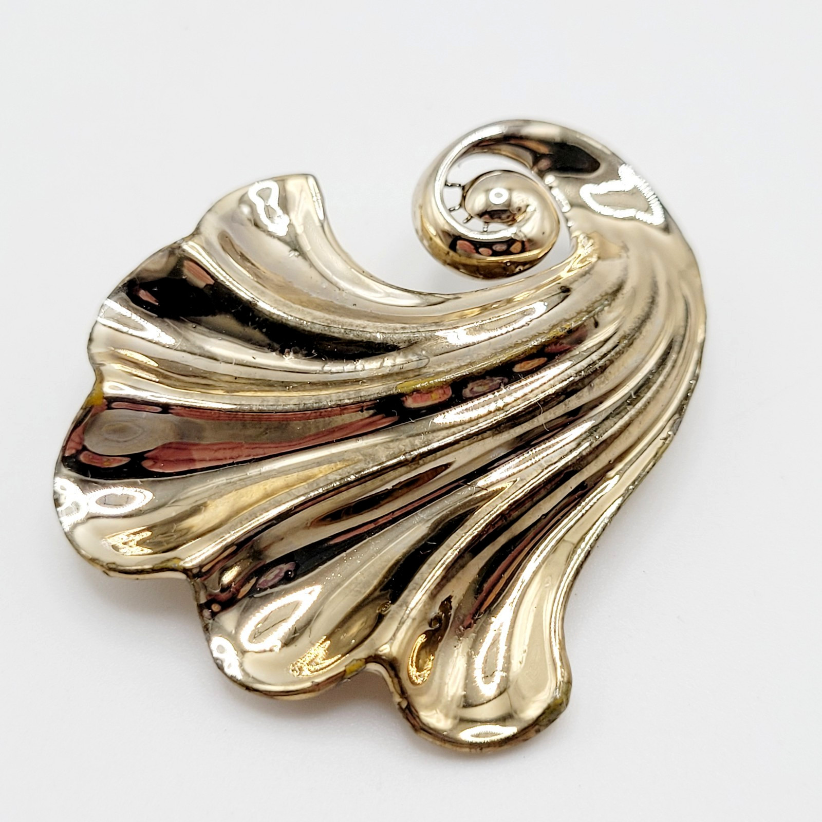 Nouveau Style Nautical Shell Swirl Wave Gold Tone Pin Retro 1940s Style Brooch