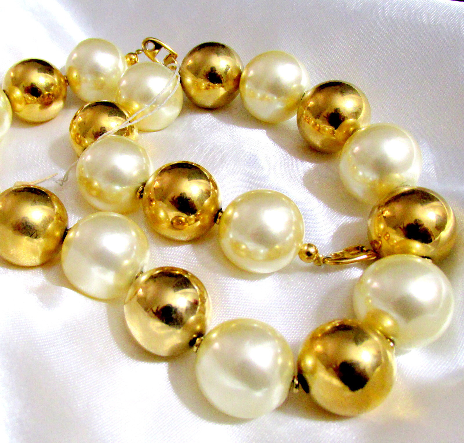 VTG RUNWAY STATEMENT NAPIER CHUNKY 3/4″ FAUX PEARL GP BEAD 18″ NECKLACE TAG 80s