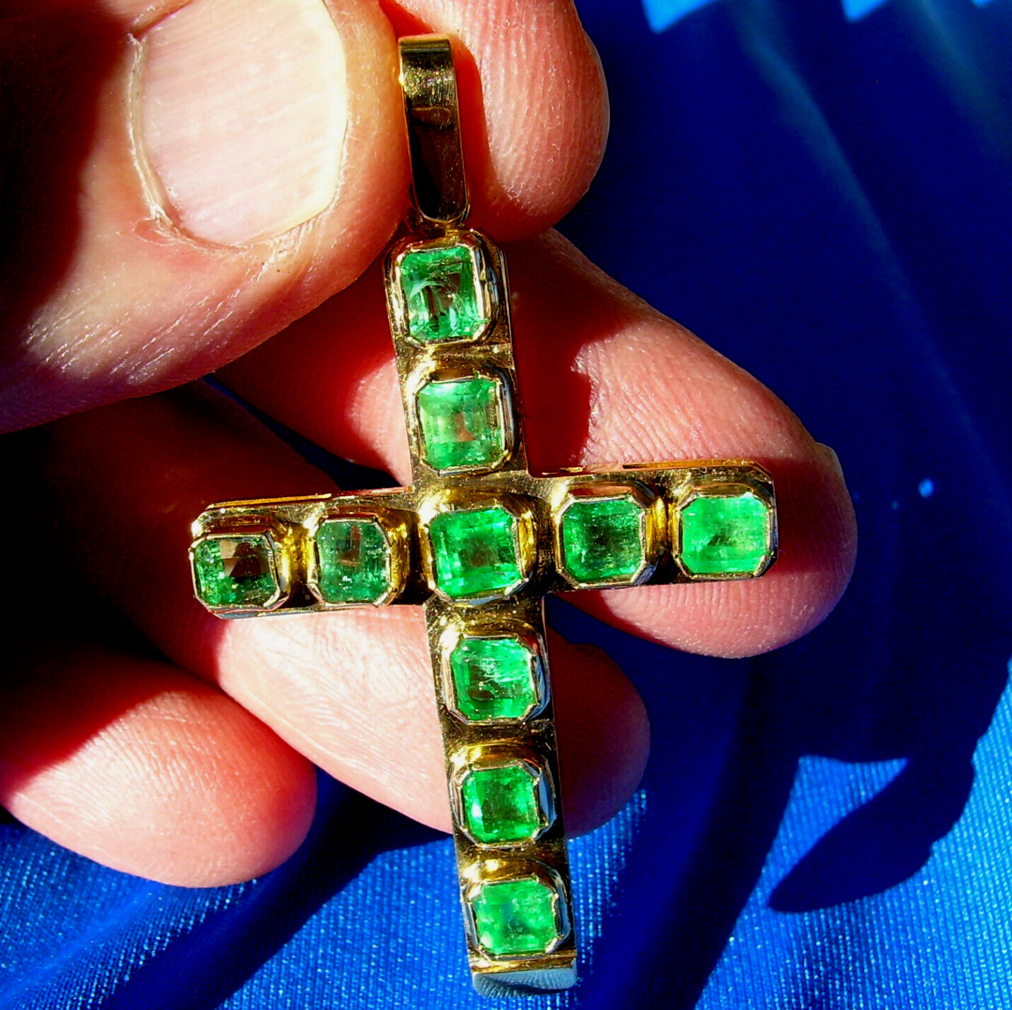 Original EARTH MINED EMERALD Deco Cross Pendant Elegant SOLID 18K GOLD Medallion