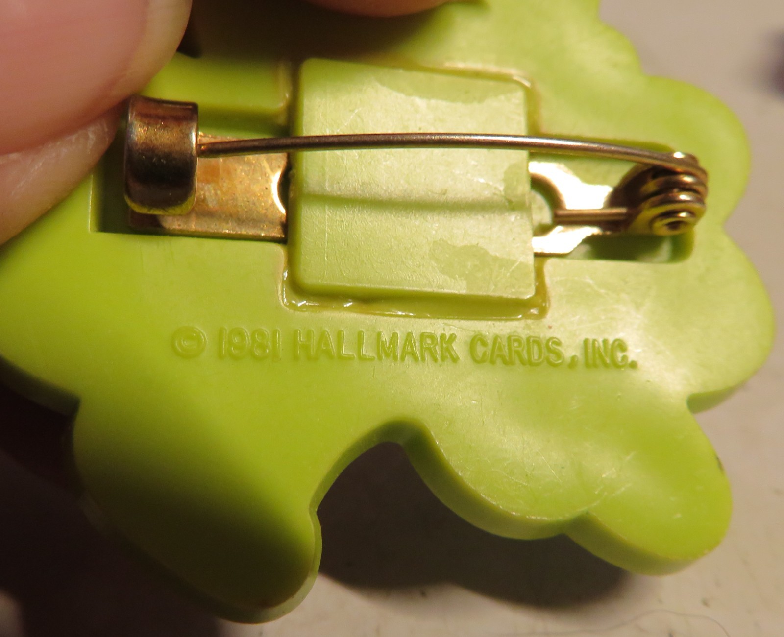 Hallmark Cards Leprechaun Plastic St. Patrick’s Shamrock Clover Brooch Pin 1981