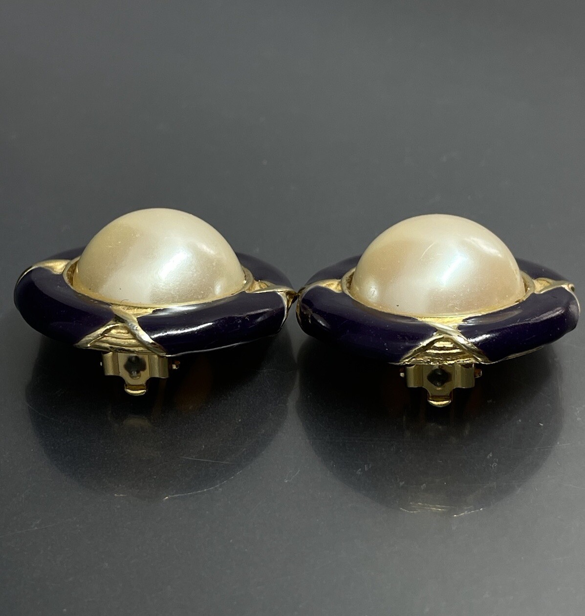 Vtg Gay Boyer Gold Tone Navy Blue Enamel Faux Pearl Large Clip On Earrings