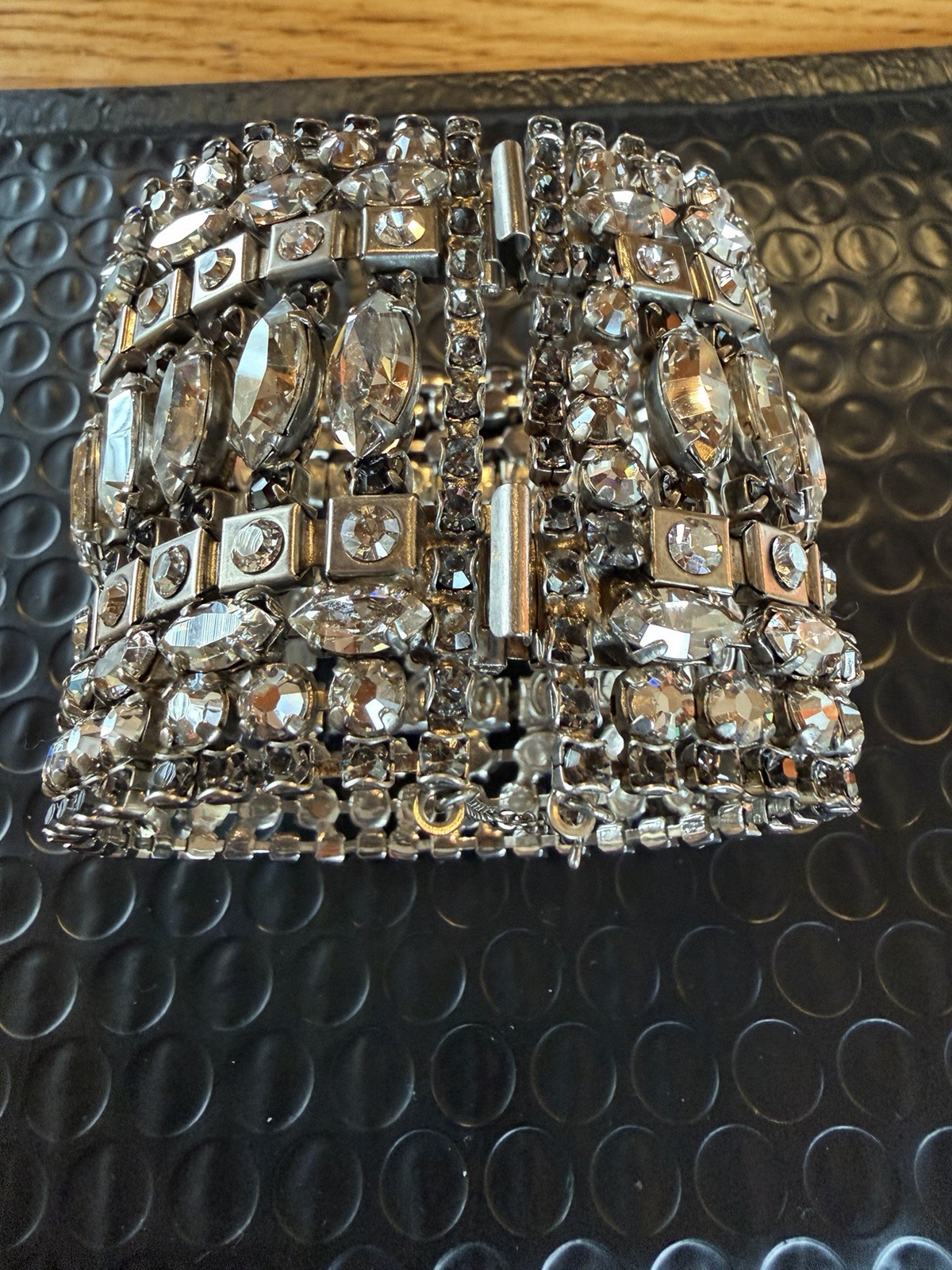 SORRELLI Signed Vintage Clear Crystal Cluster Prong Closure Bracelet BSP27ASSSH
