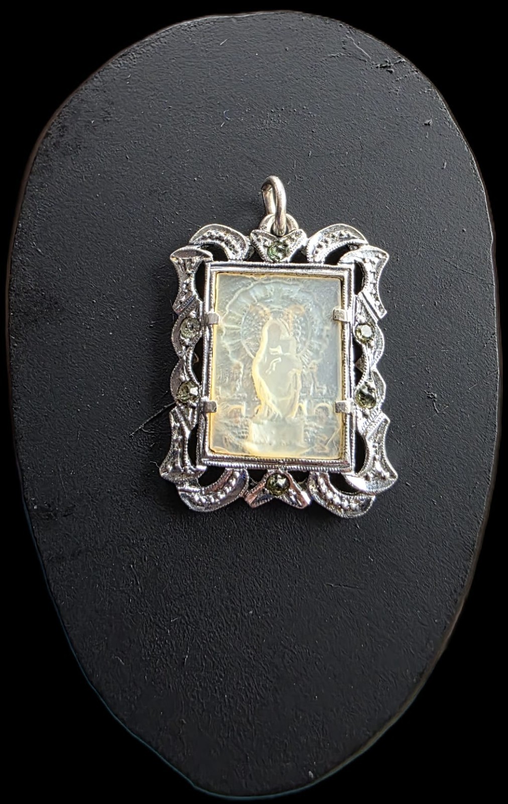 Religious Pendant Medal – Hand-Carved Virgin Mary in Mother-of-Pearl & Silver