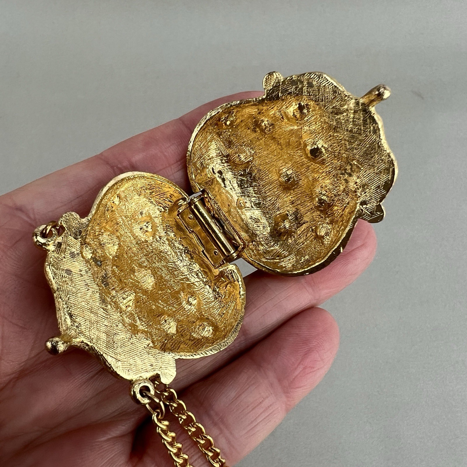 Vintage Purse Necklace Locket Pill Box Gold Tone Rhinestone q3z