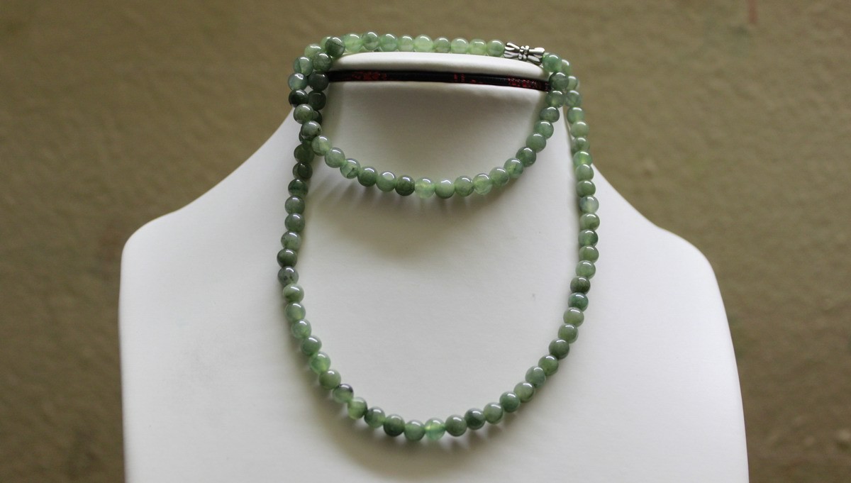 100% Natural Jadeite Jade Grade “A” Beautiful Green Beaded Necklace 5.6mm 20″