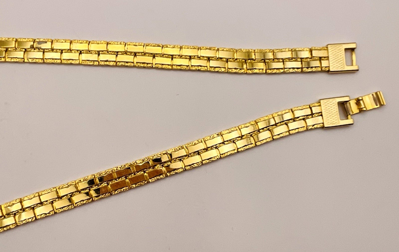 Vintage Gold Tone Smooth and Textured Wide Chain Necklace 24″ Statement