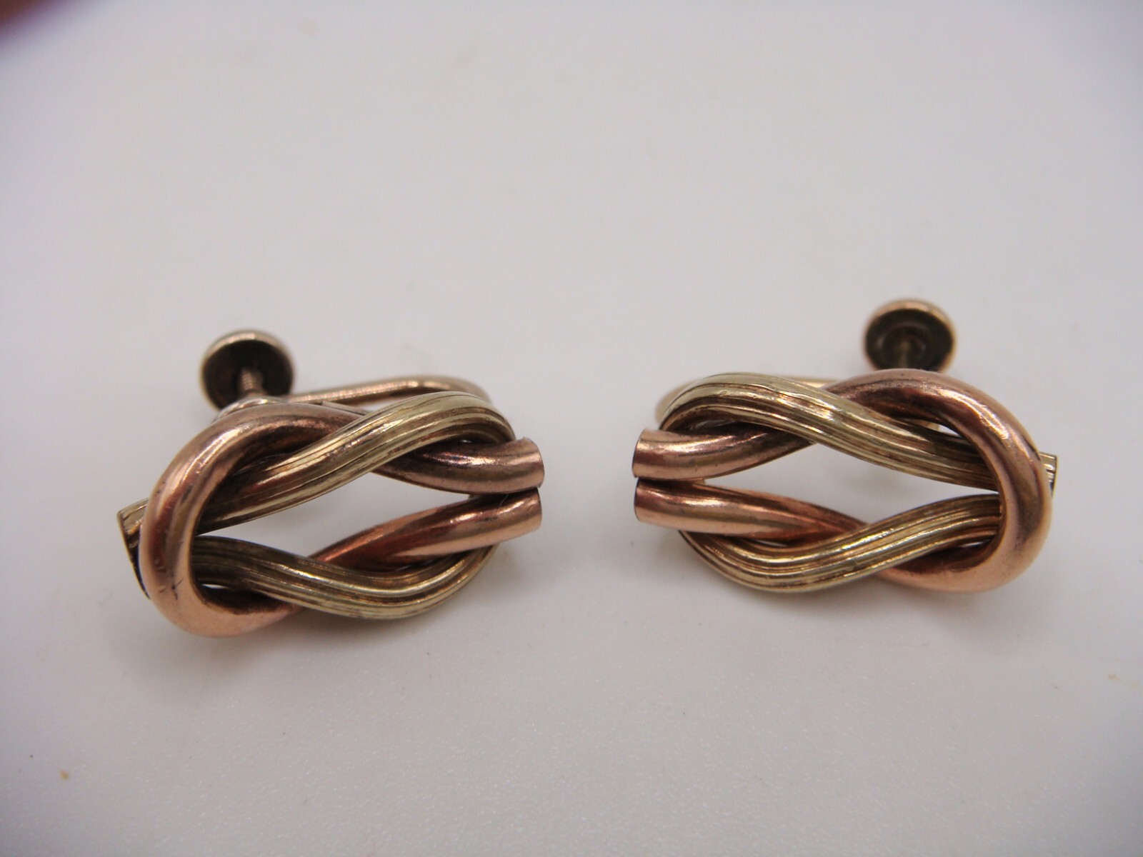 VINTAGE SIGNED CATAMORE 1/20 12K GOLD FILLED DUAL TONE KNOT SCREW BACK EARRING