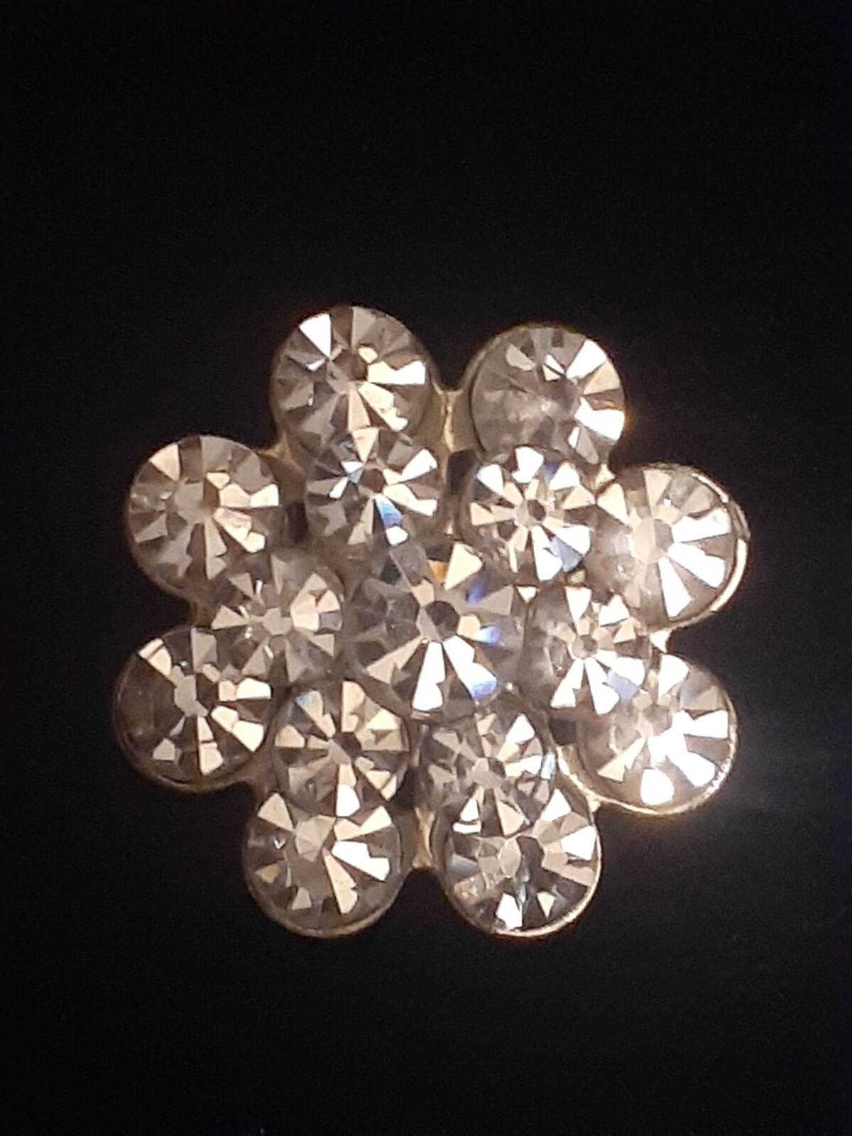 Vintage fauceted rhinestone cluster round Silvertone brooch/pin