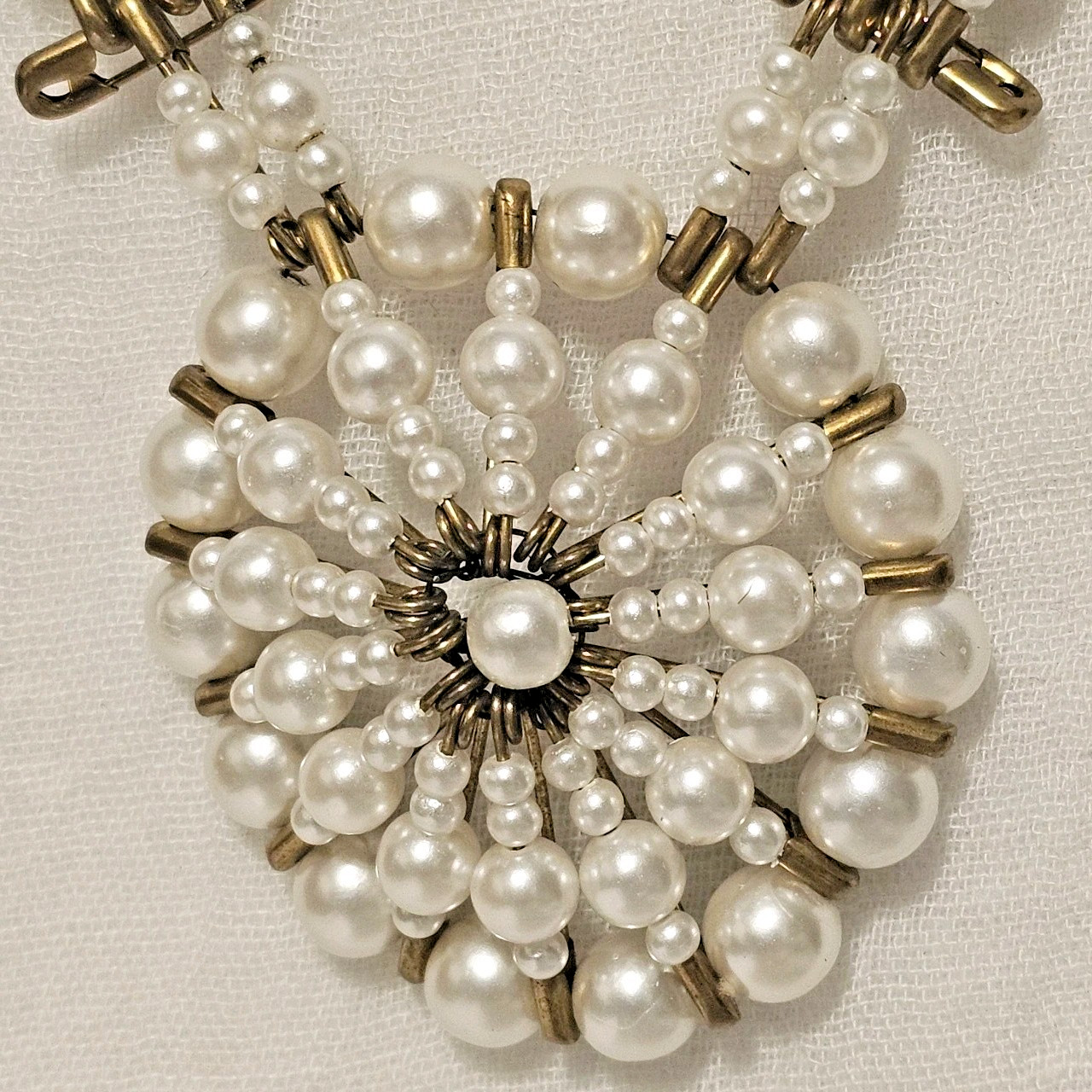 VTG Handcrafted Boho ’70s Safety Pin White Bead Faux Pearl Necklace 27″L Upcycle