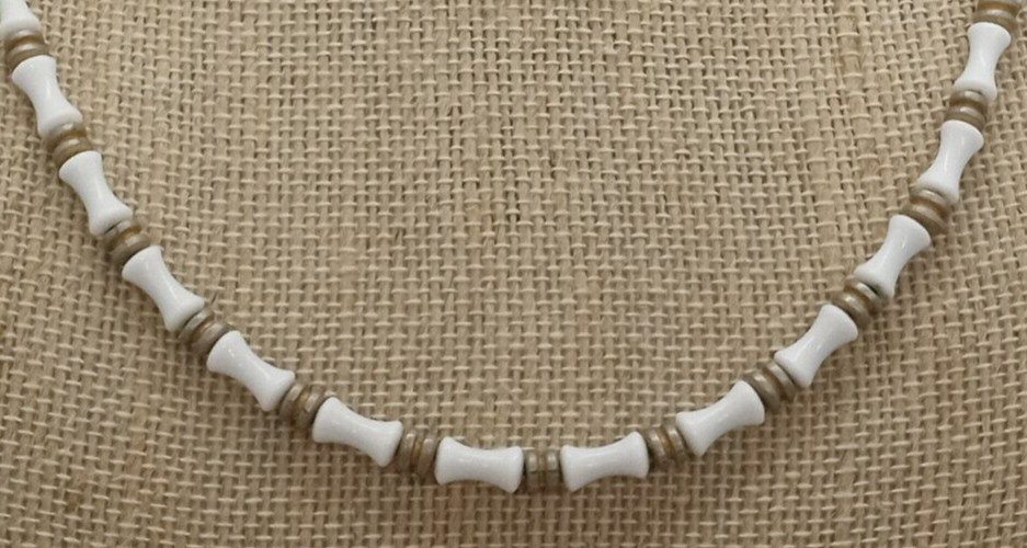 MONET VTG Signed Gold Tone White Milk Glass Bamboo Beaded Necklace Sister Clasp