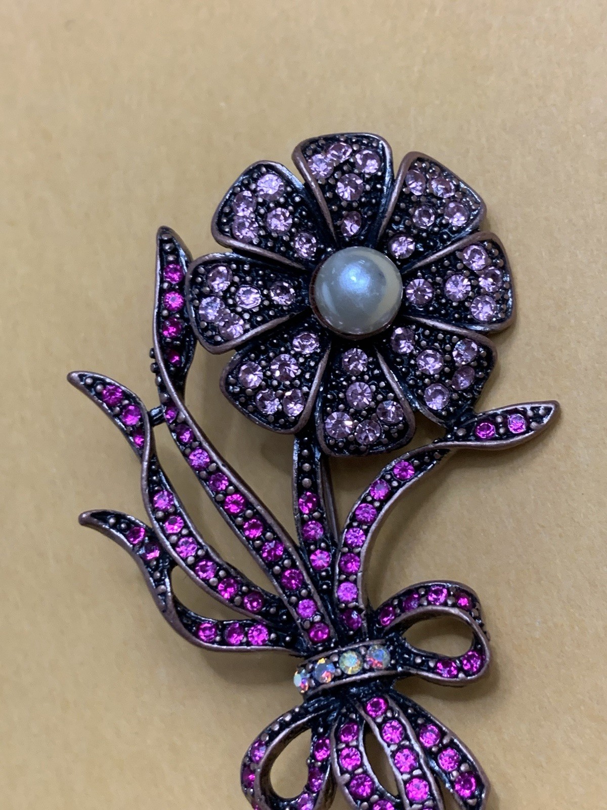 Vtg Flower Brooch Set In Dark Gunmetal With Shades Of Pink Rhinestones & Pearl