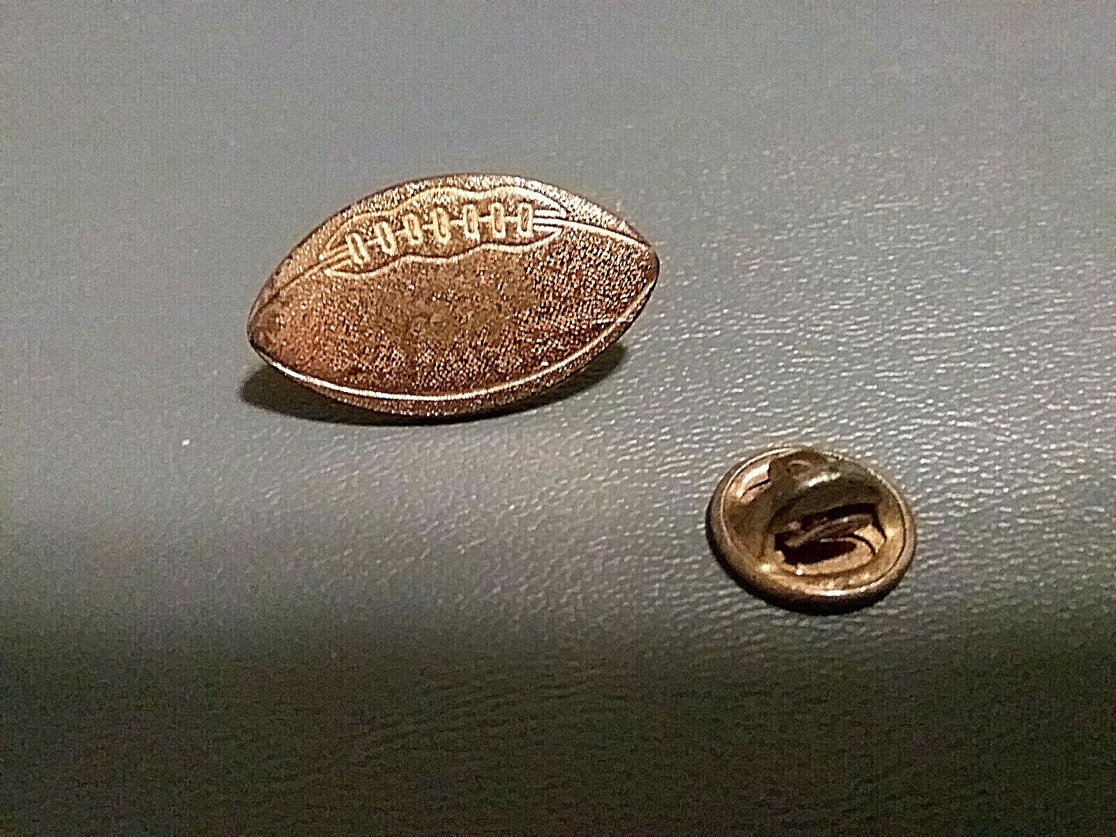 Vintage Jewelry Pin – Lapel Collar Coat Football 1″L Goldtone Sports Achieve #58