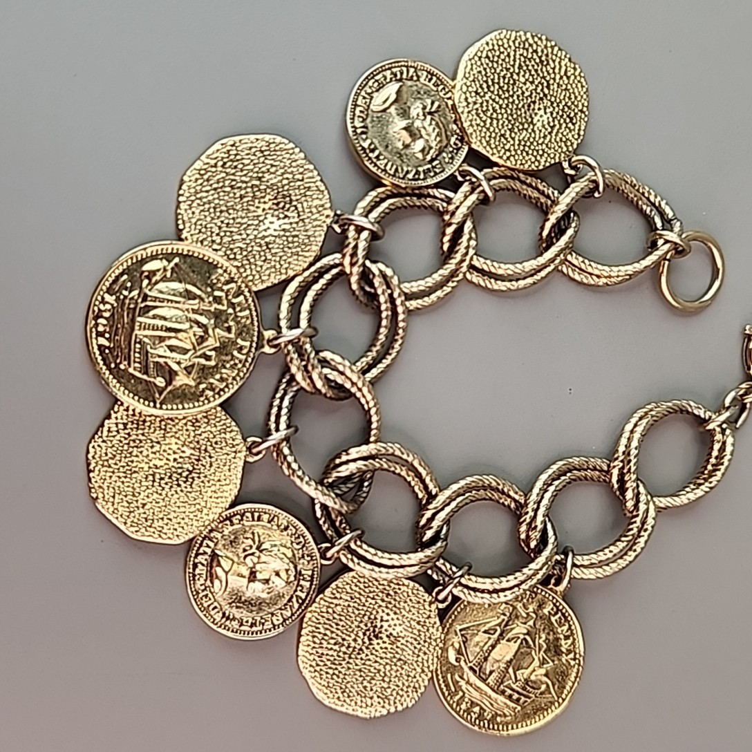 Vintage Faux Coin Charm Bracelet Gold Tone 6.25″