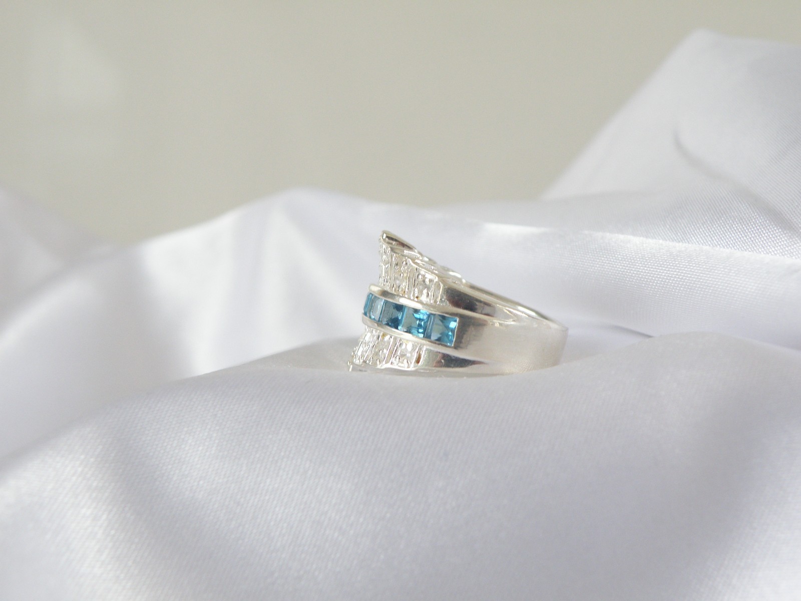 Vintage Sterling Silver 925 Channel Set Natural Heated Blue Topaz Ring Size 6