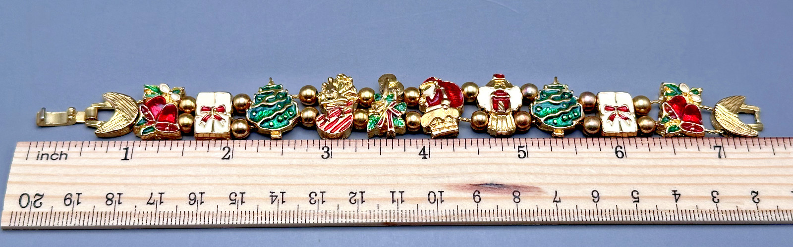 VINTAGE GOLD TONE, RED, WHITE, GREEN CHRISTMAS THEME BRACELET B6