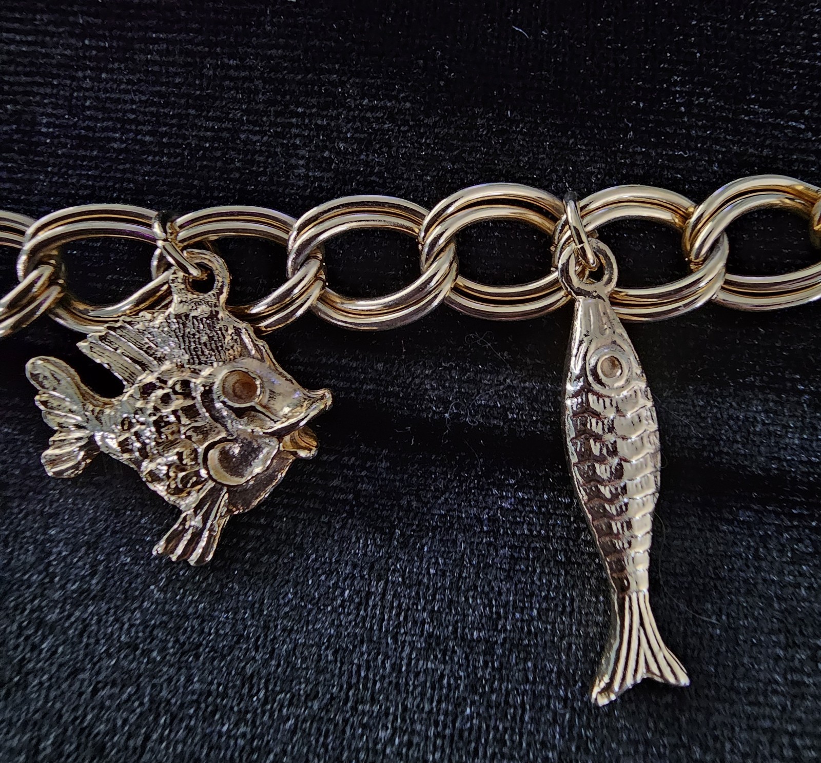 Vtg Lot Gold Tone Nautical Charm Bracelet Sea Turtle & Faux Pearl Crab Brooch