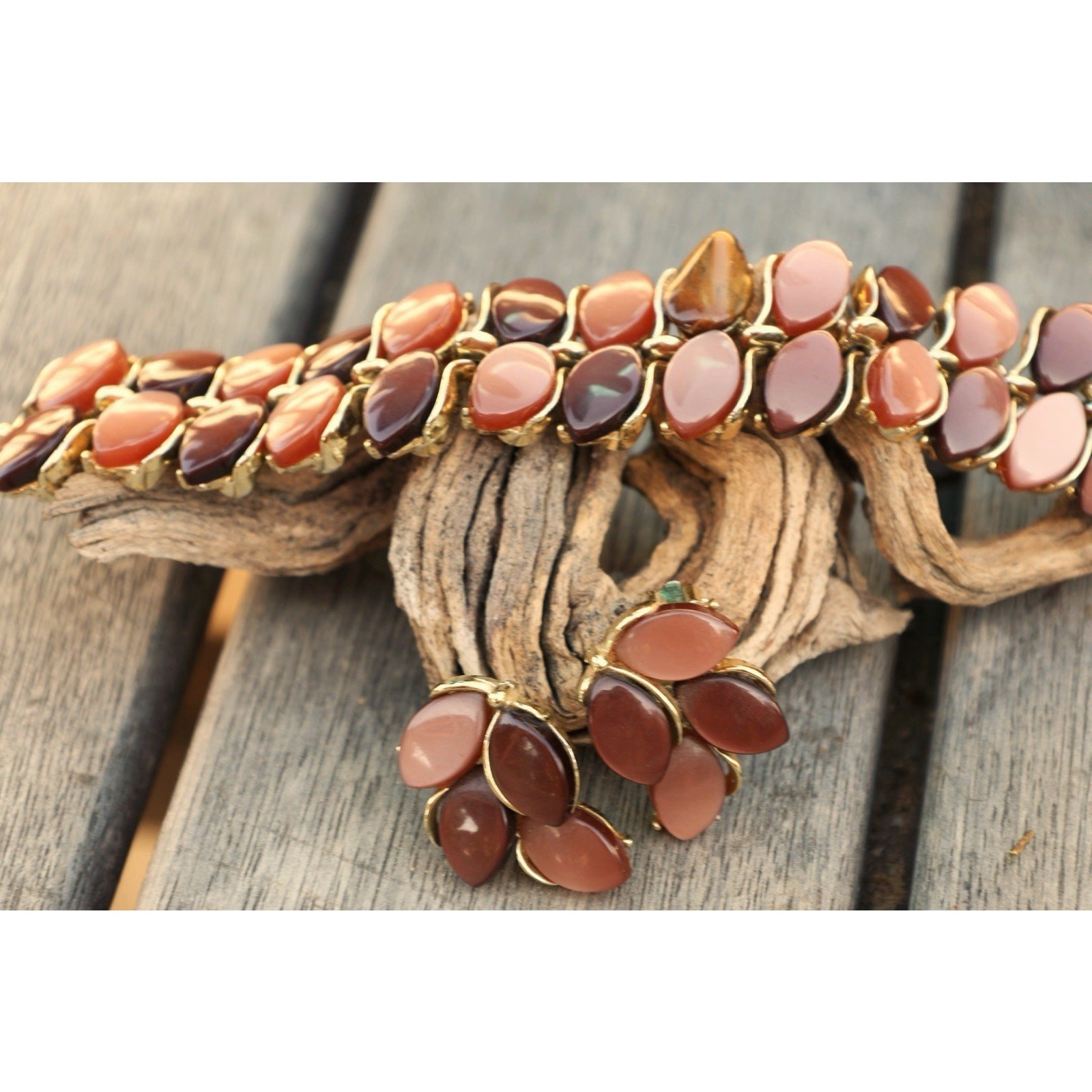 Lisner Thermoset Bracelet Earrings Set Brown Caramel Gold Tone Vintage 1950s