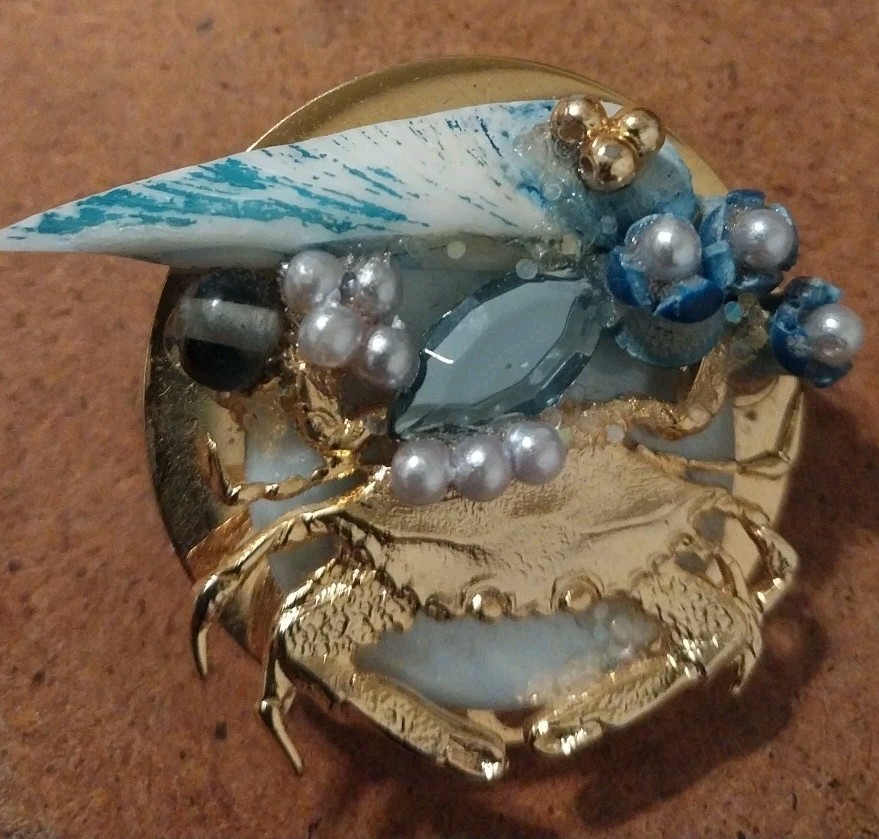 Unique Crab Earrings And Brooch Set Blue White Gold-tone Clip-On Earrings