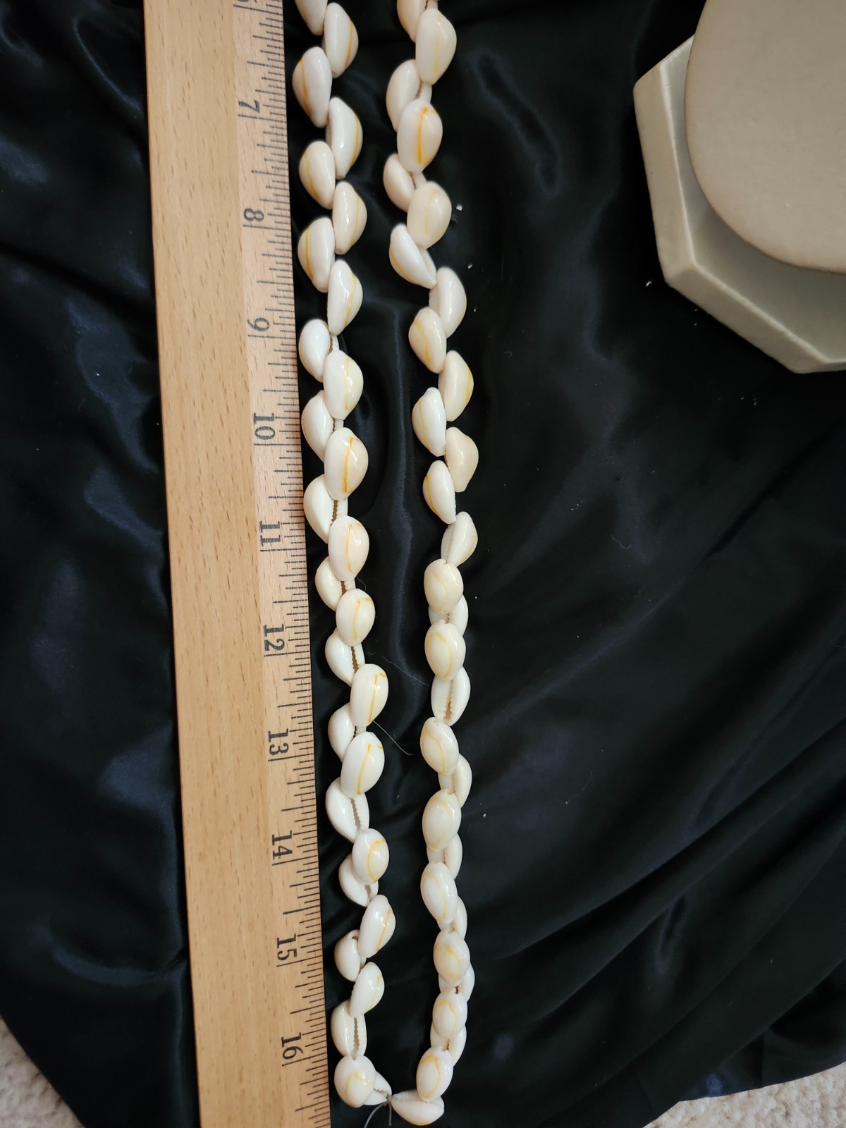 Vintage HAWAIIAN COWRIE SHELL Necklace 36″ 1970’s, VERY NICE & DAILY SHIPPING