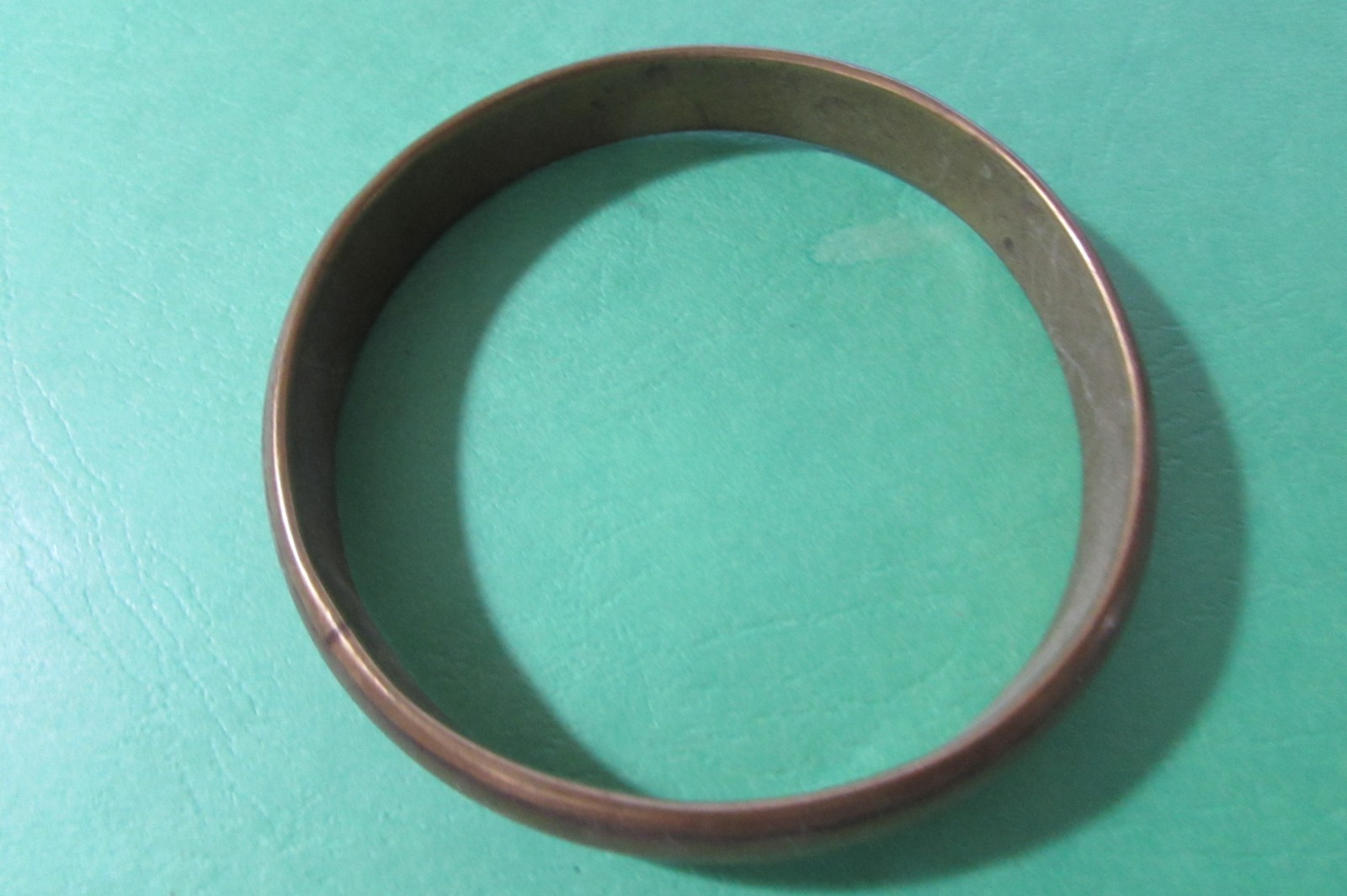 T -VINTAGE 1/4″ wide brass? bangle cuff bracelet 2 3/4″ across