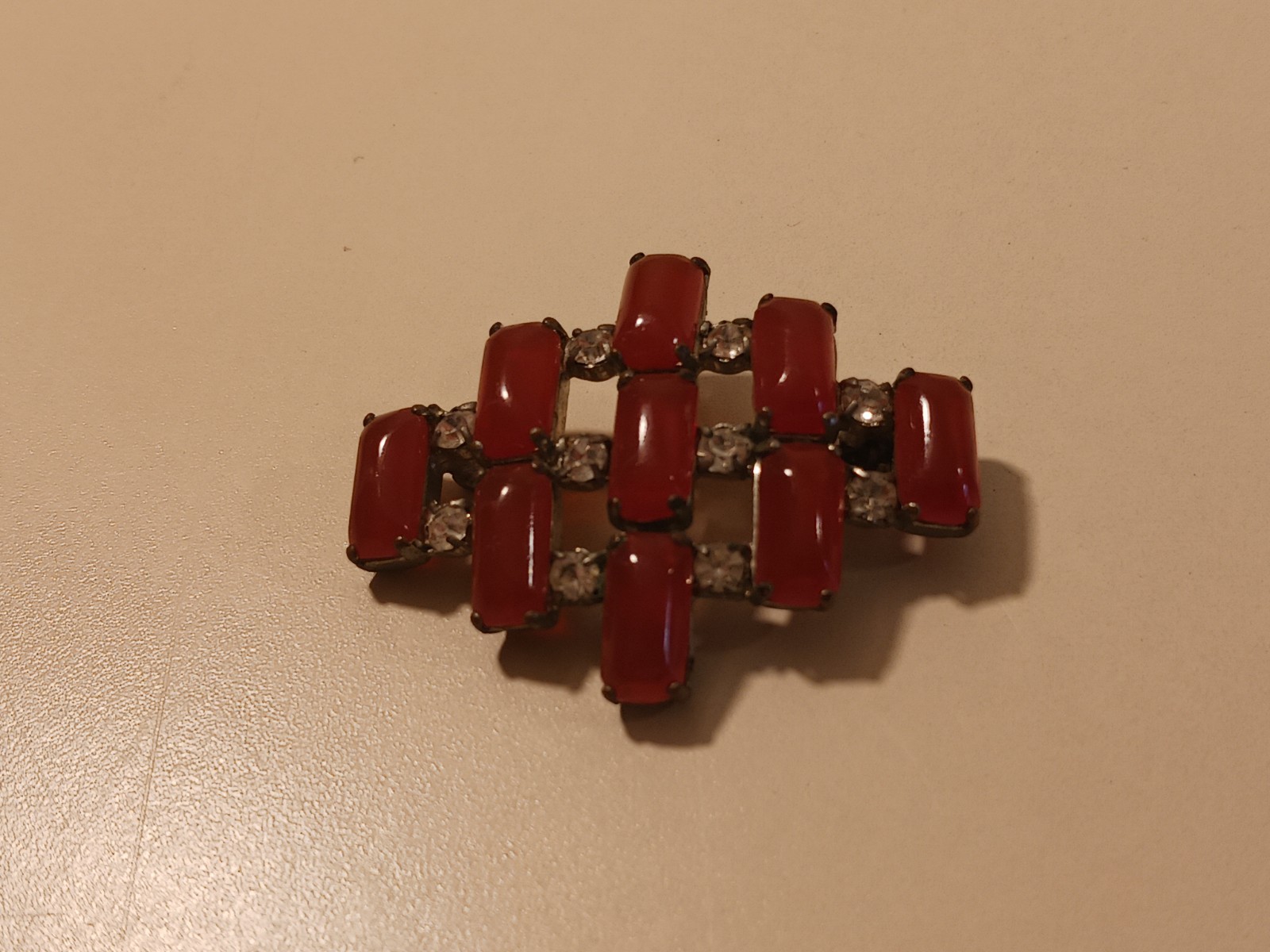 Vintage Art Deco Red Carnelian Agate Brooch Pin Rhinestone Silver Tone Grid Desi