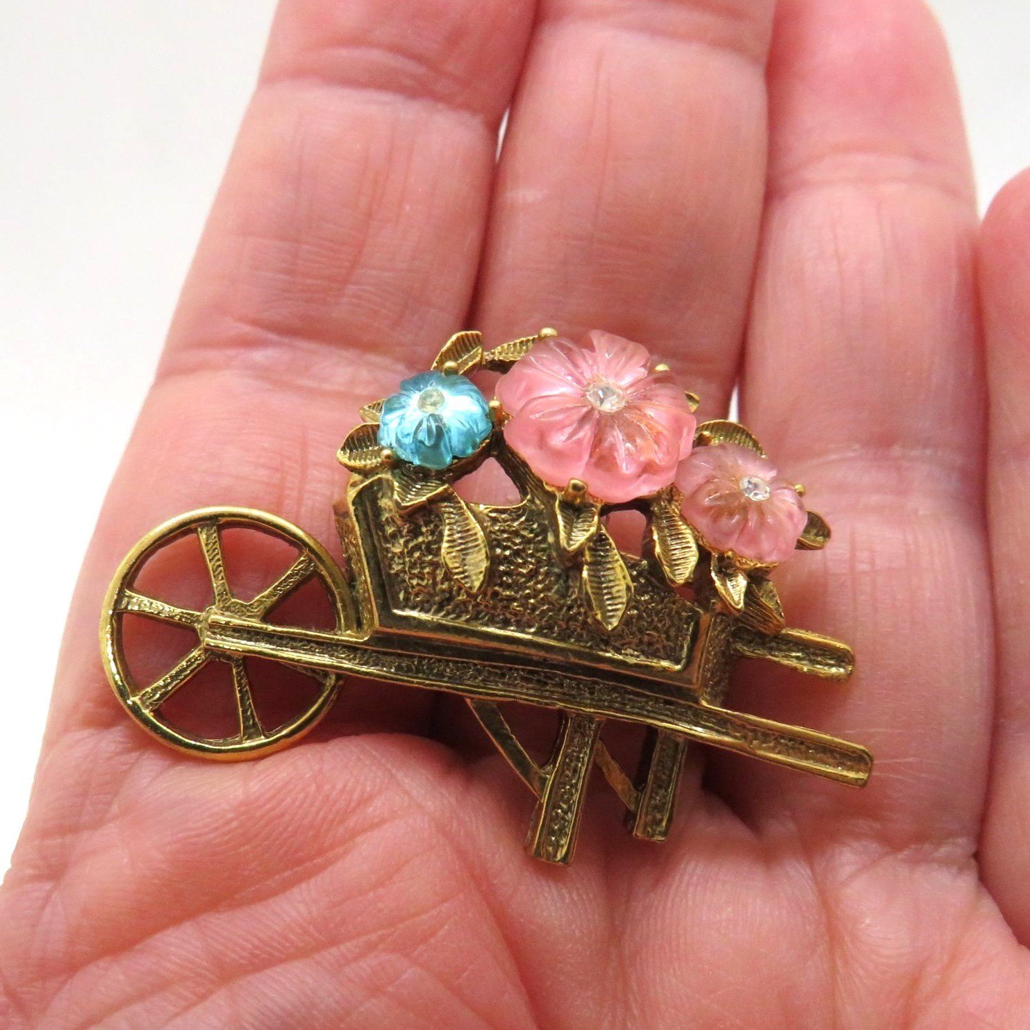 Vintage Wheelbarrow Brooch 1.5″ Pink Blue Lucite Flower Beads Gold Tone