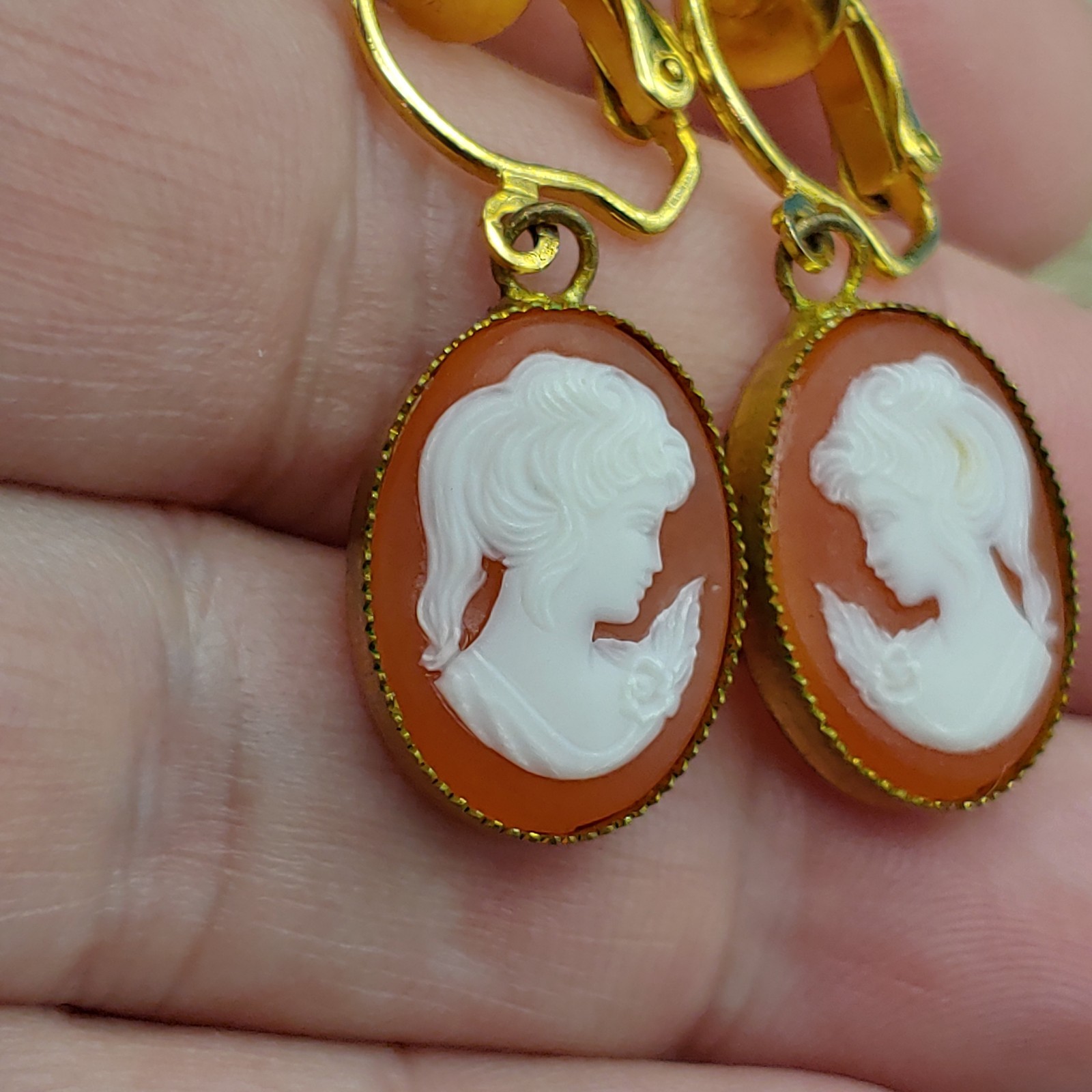 Vintage Earrings Cameo Gold tone Clip-on Non Magnetic Metal Not Tested
