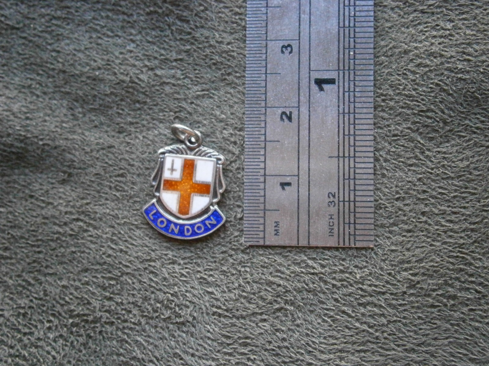 London England Vtg Sterling Silver Enamel Travel Bracelet Charm Shield 1.4g WBs