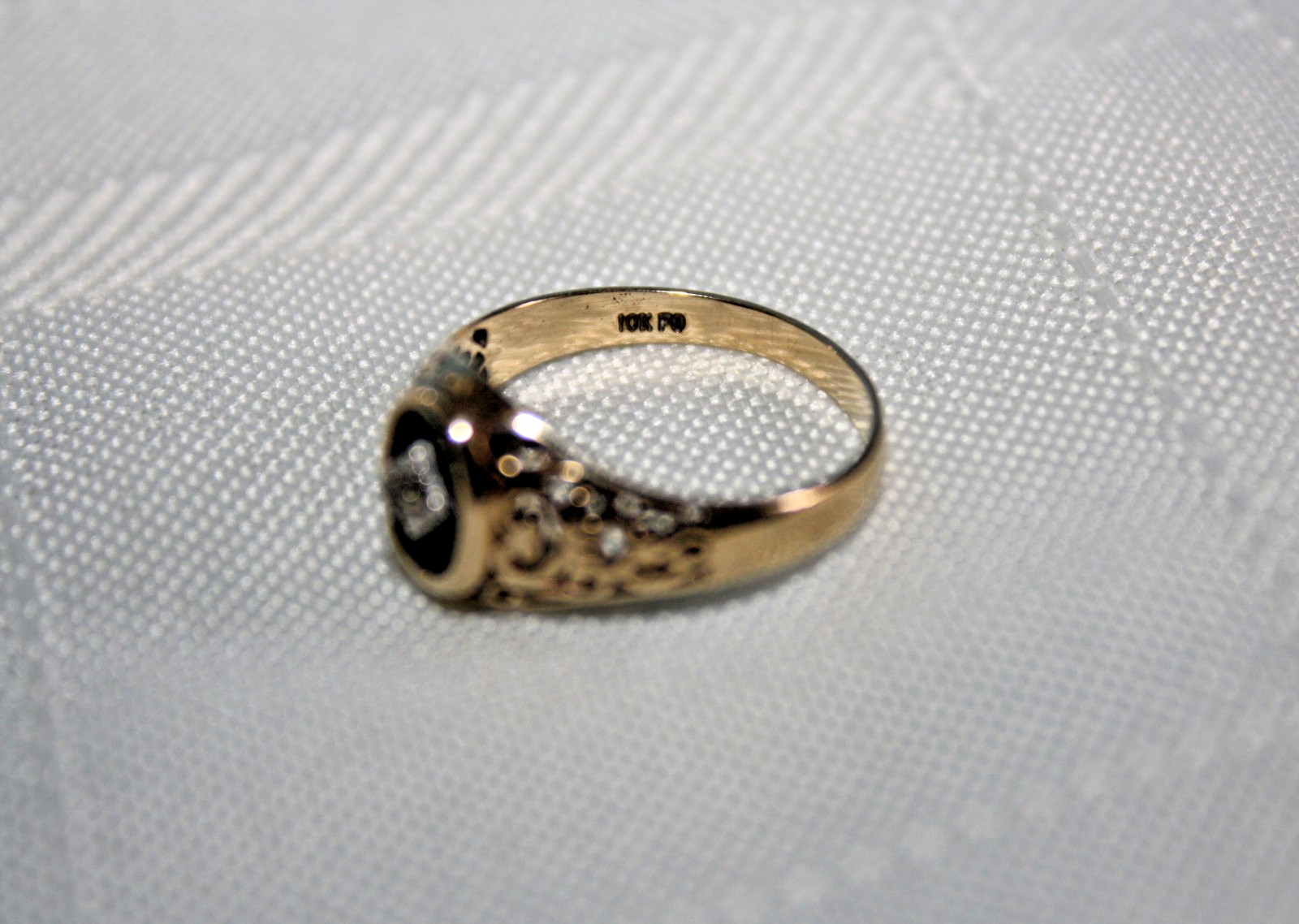 Vintage 10k Yellow Gold Filigree Black Onyx Diamond Accent Ring Sz 5.75