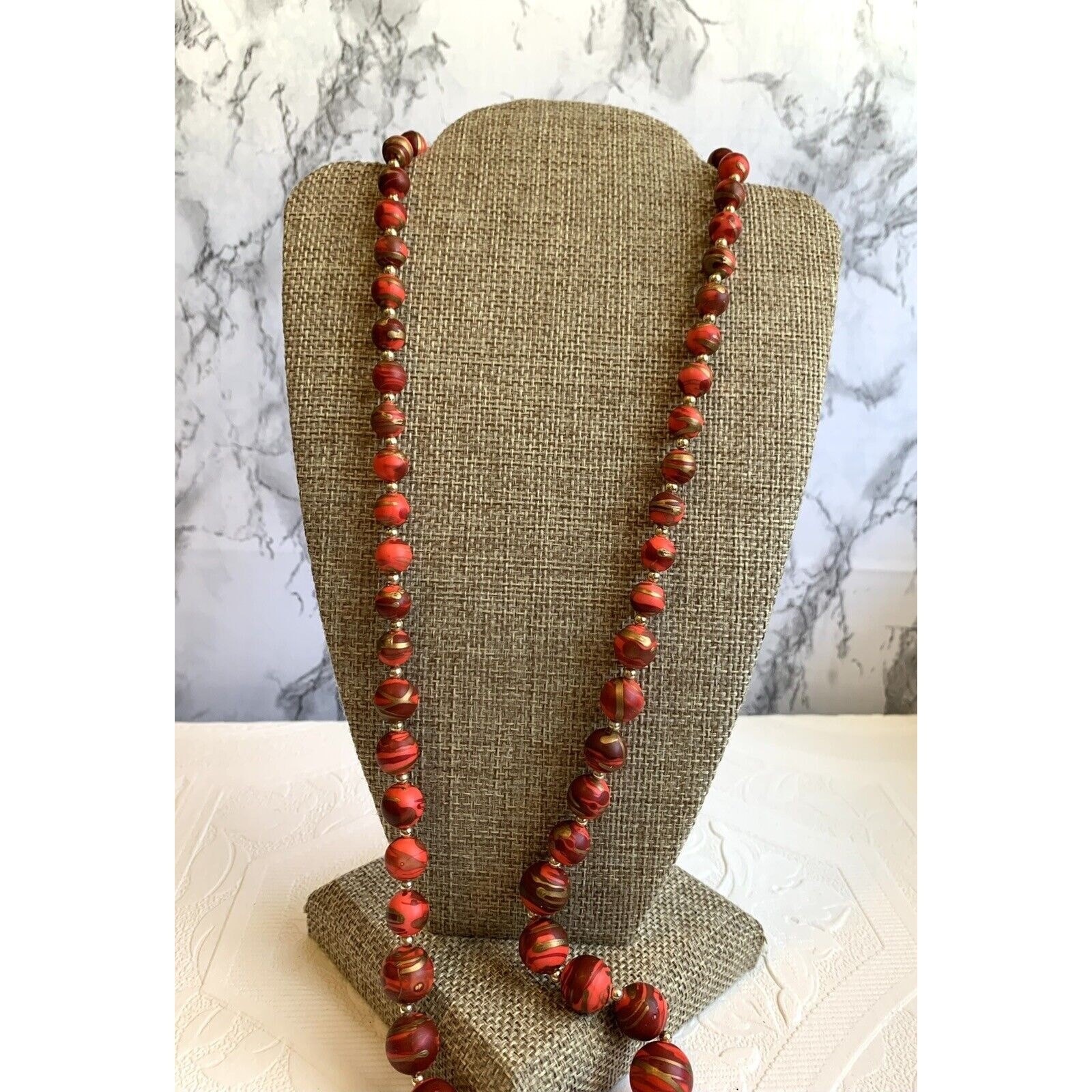 Vintage Red Gold Beaded Necklace 60s-70s Graduated Swirl Beads Barrel Clasp 24″