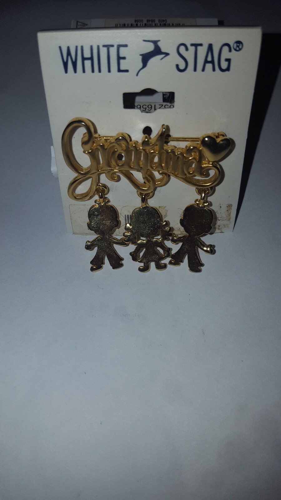 NW WHITE STAG GRANDMA’S CHILDREN FIGURE BROACH GOLDTONE GRANDMA GIFT Box inclu