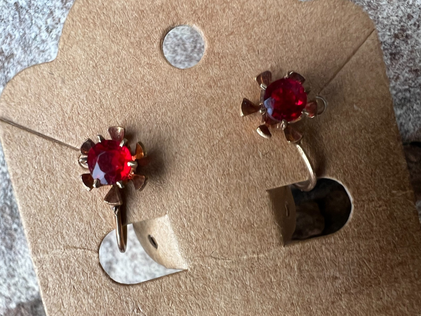 VTG BDA 10K Gold Screw Back Earrings Red Rhinestones 1.5 Grams