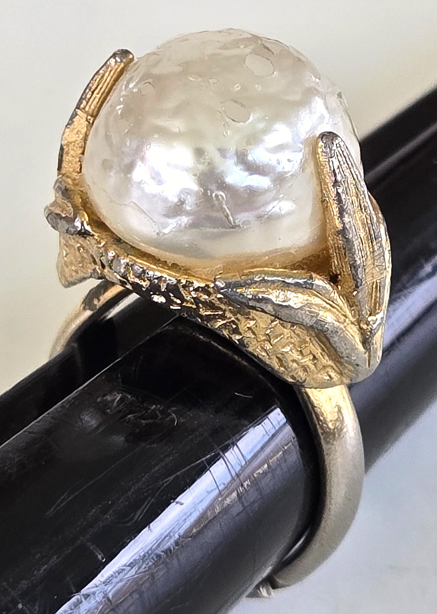 Vintage Faux Baroque Pearl Cluster Leaves Gold Tone Ring Size 4.25 Adjustable