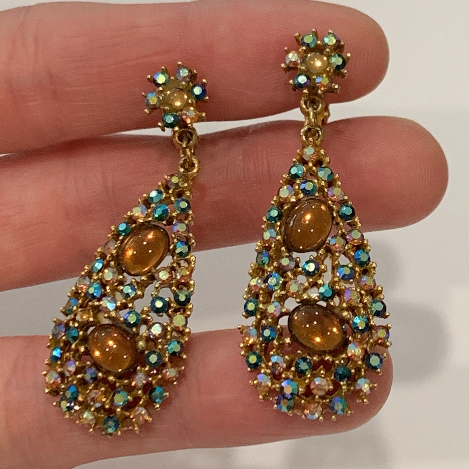 Vintage Mode-Art Signed “ART” Rhinestone Brooch & Earrings Set Aurora Borealis