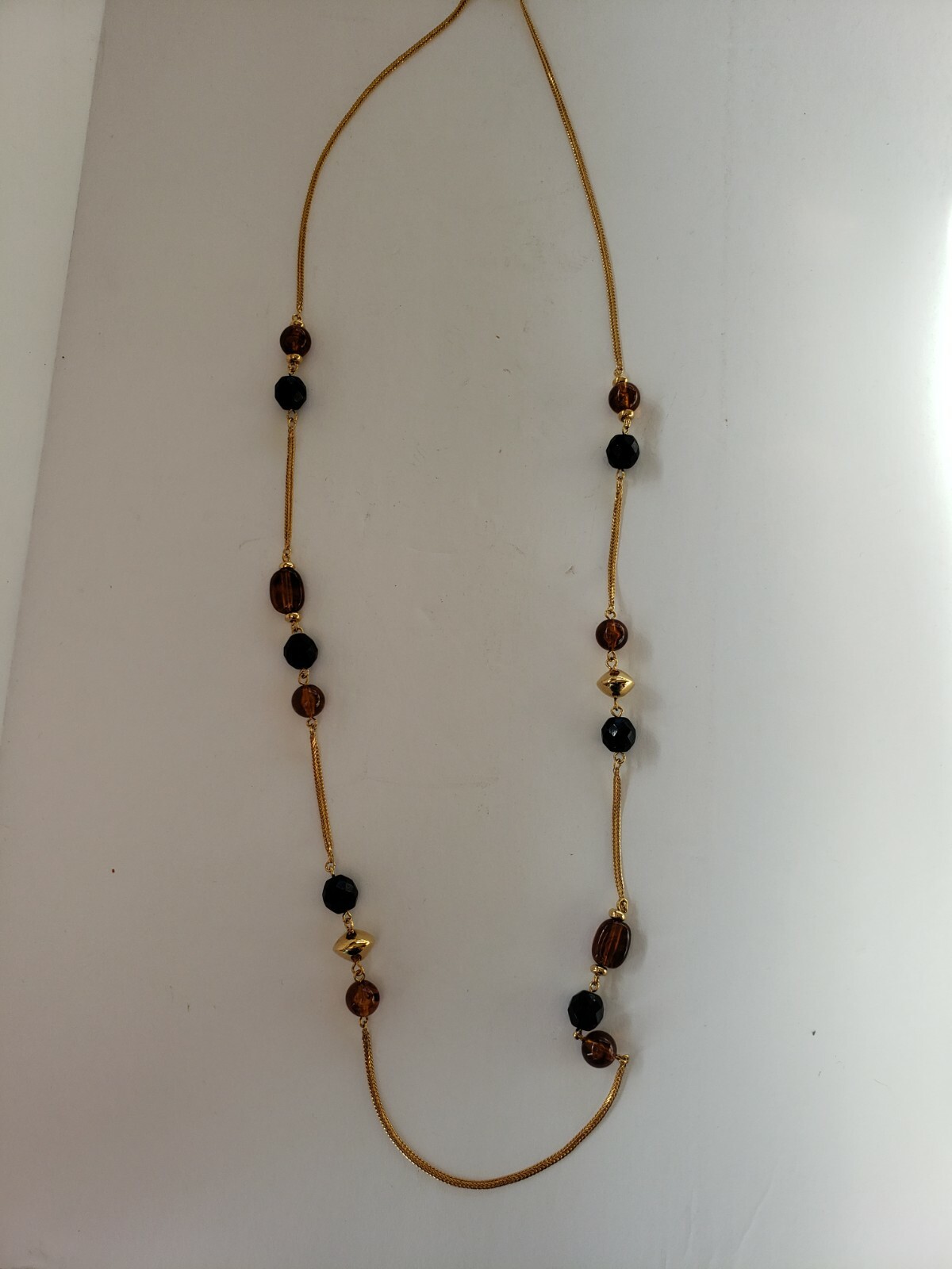MONET SIGNED VINTAGE 16″ NECKLACE GOLD TONE WITH BROWN BLACK GOLD BEADS